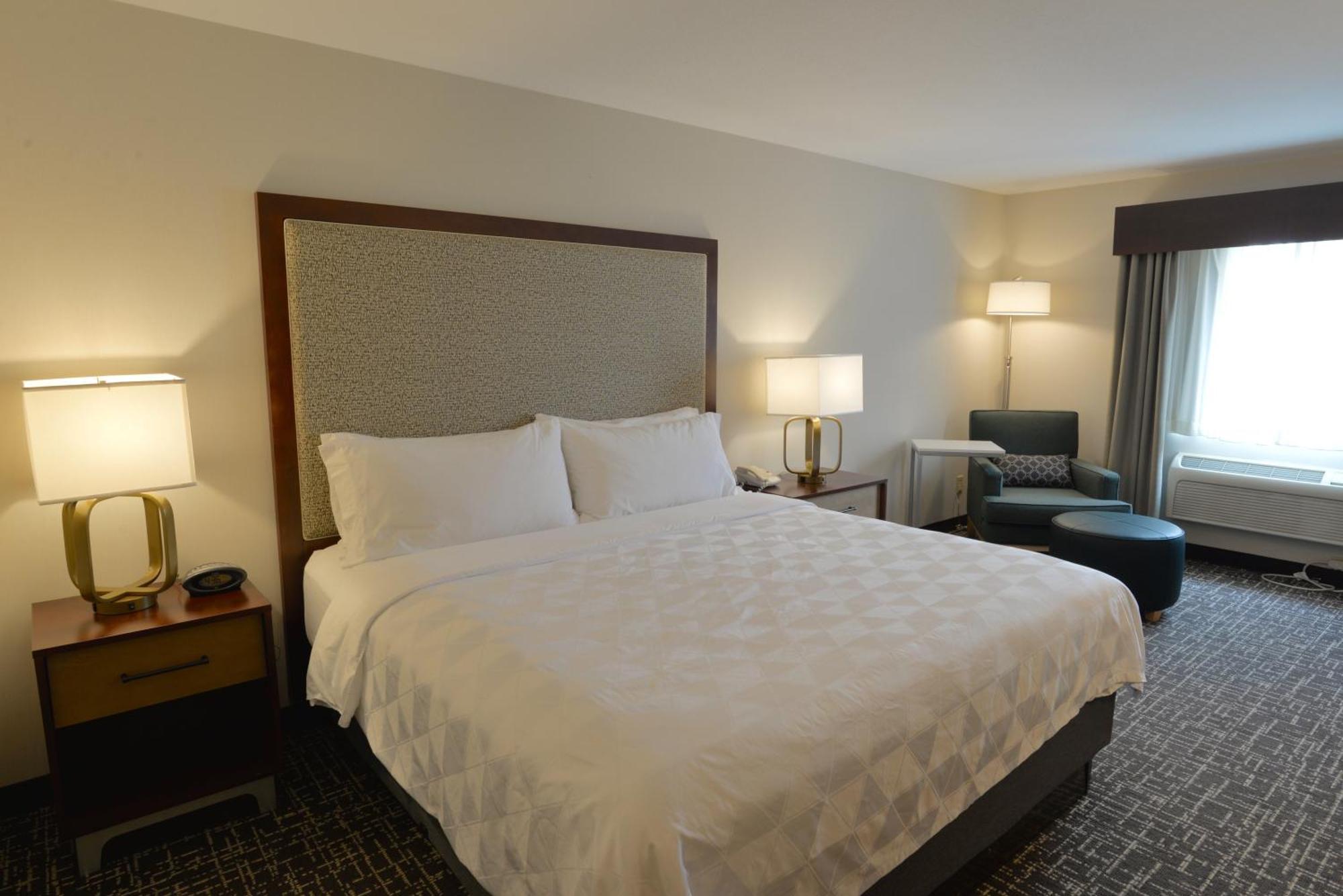Standard King Room with Pool View