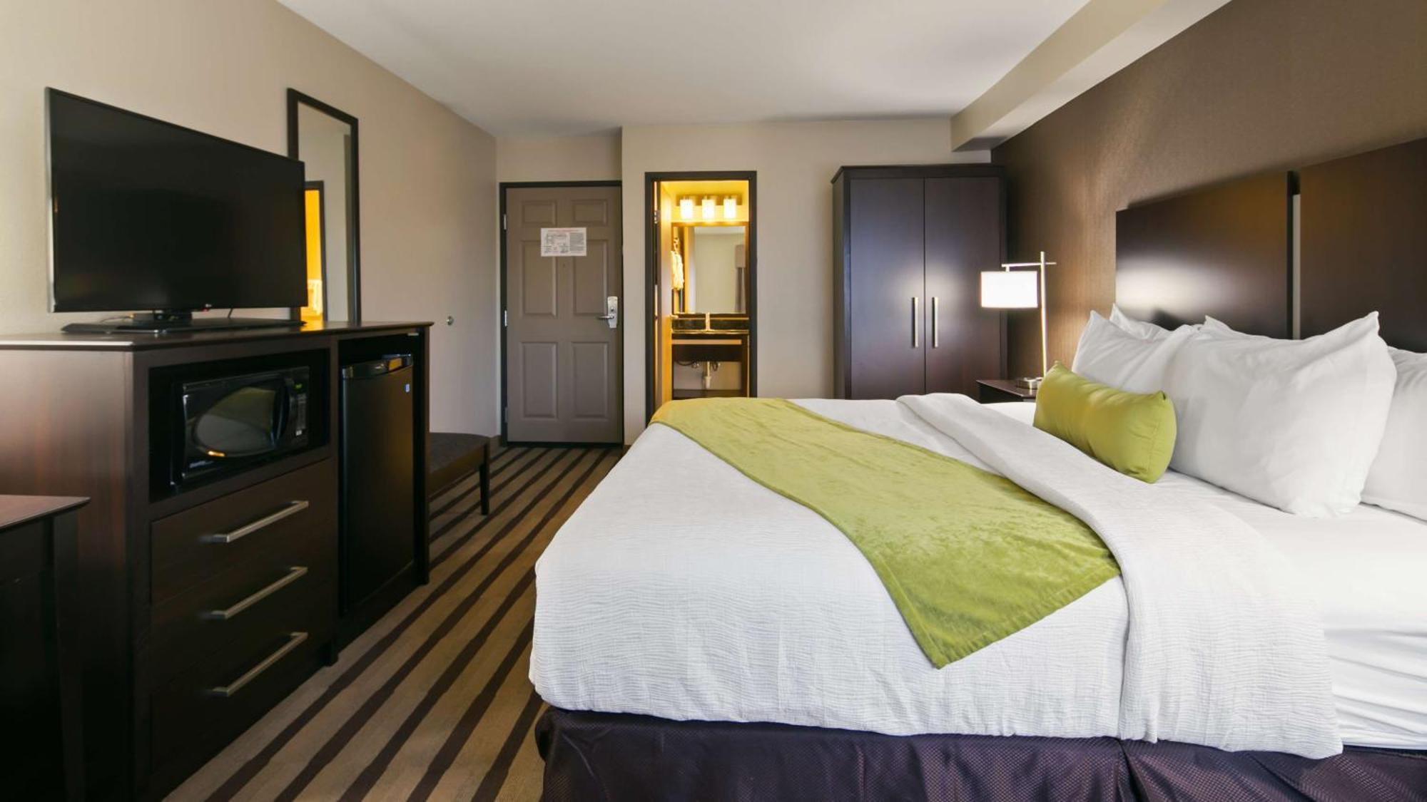 Queen Room Two Queen Beds Non-Smoking