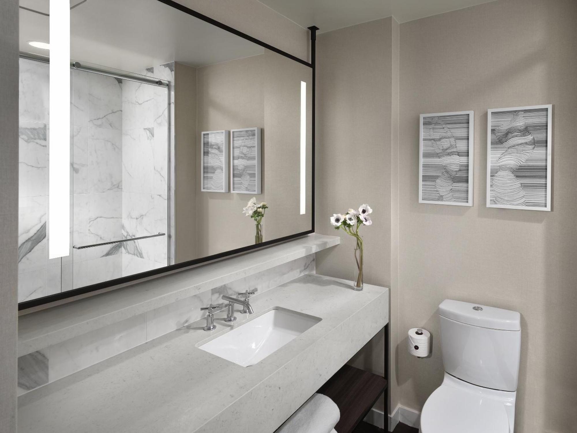 Petite Queen Room