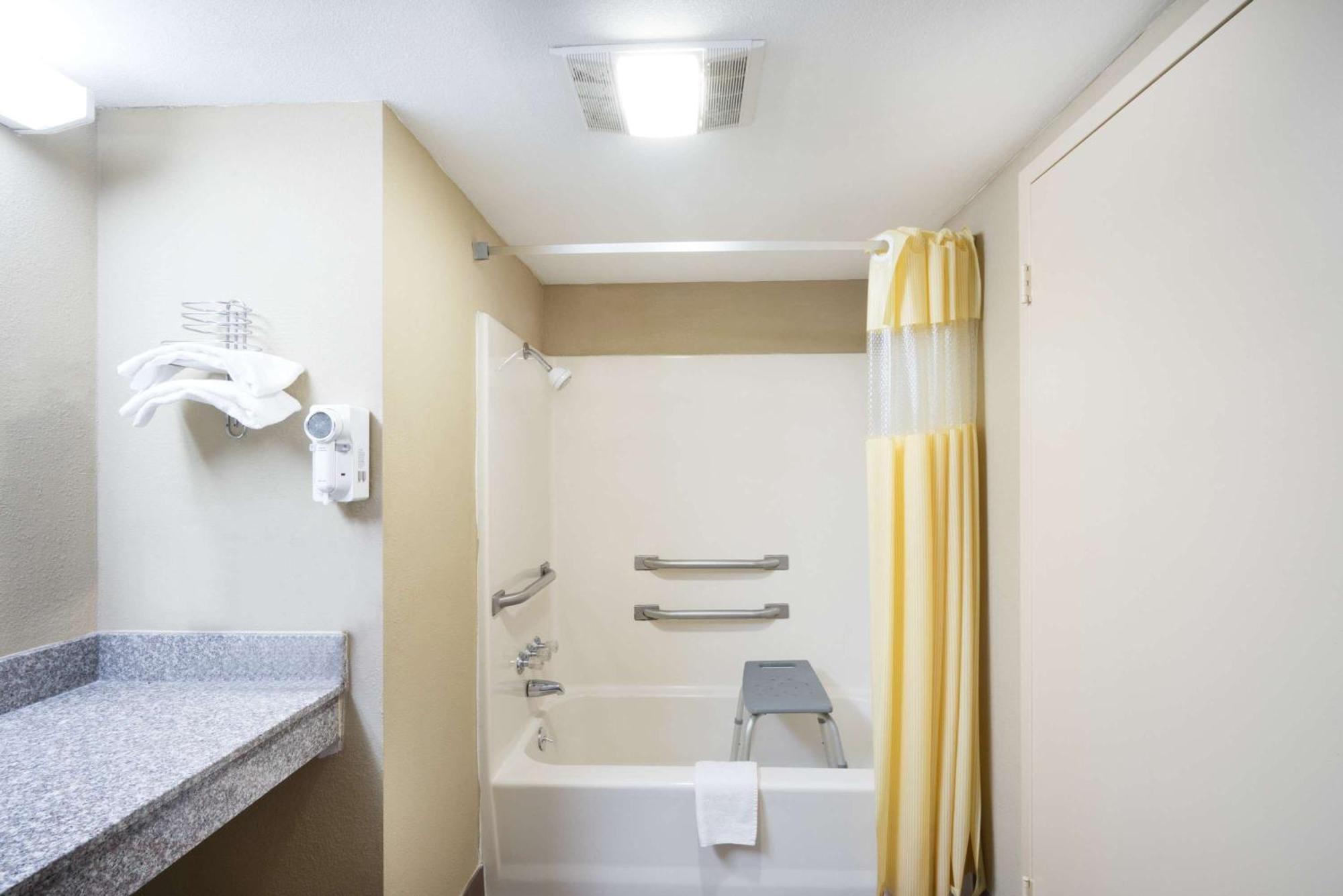King Room - Disability Access/Non-Smoking
