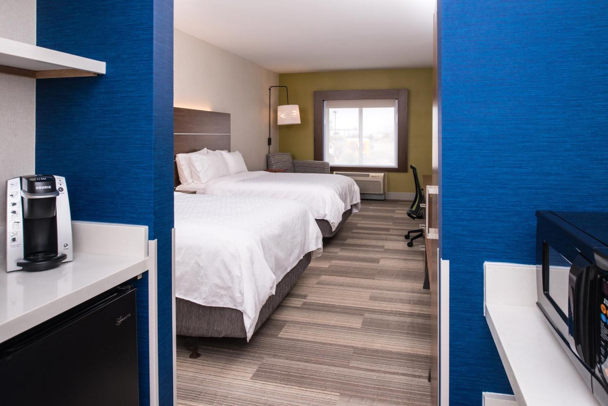Standard Queen Room Two Queen Beds