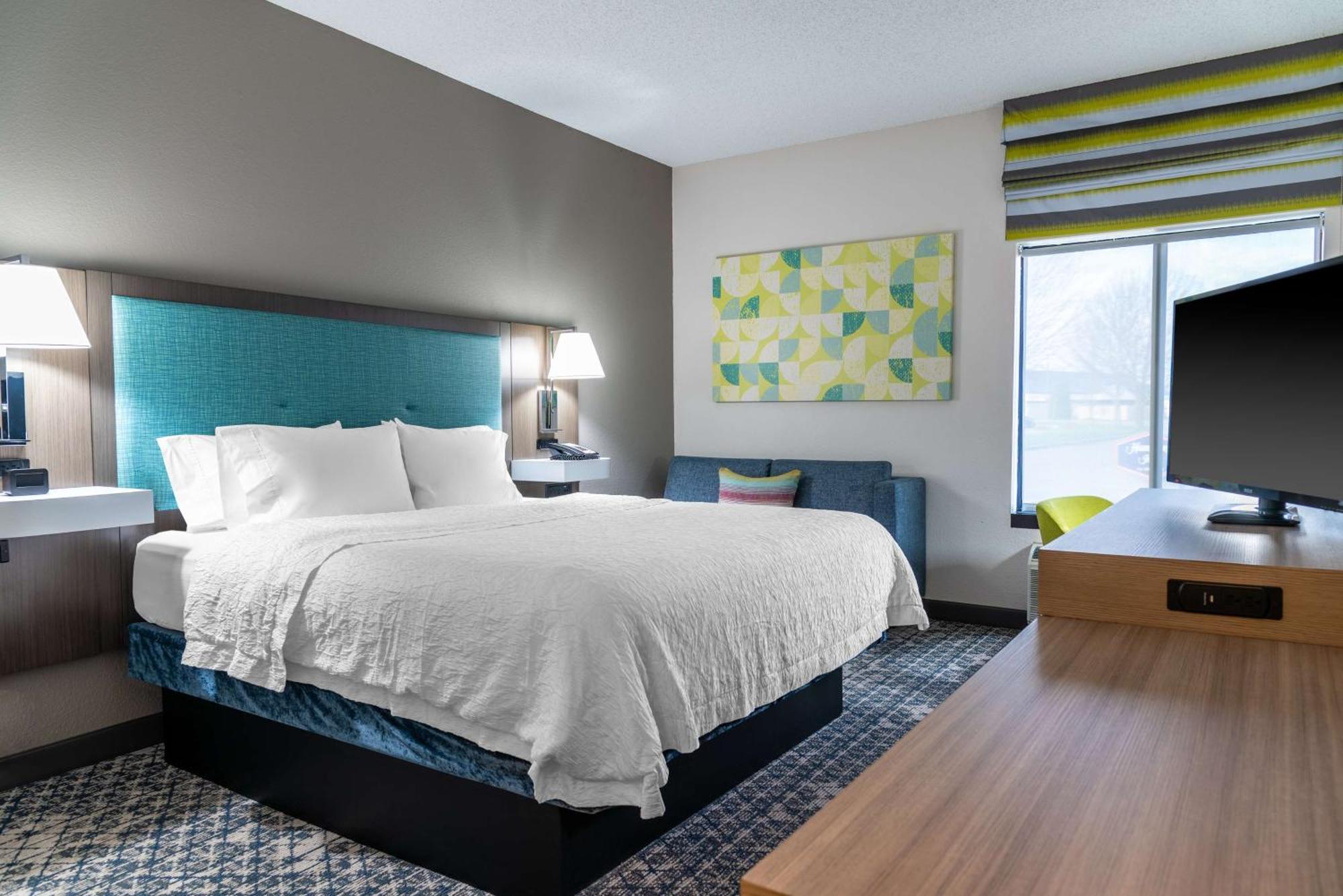 King Room with King Bed - Non-Smoking