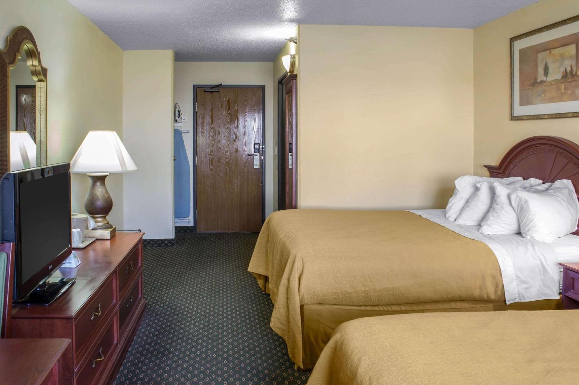 Queen Room with Two Queen Beds - Non-Smoking