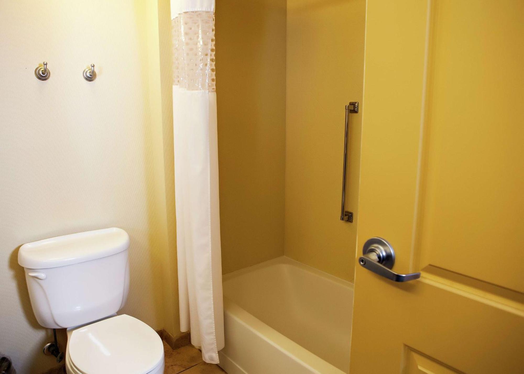 Queen Room Two Queen Beds Hearing Access or Non-Smoking