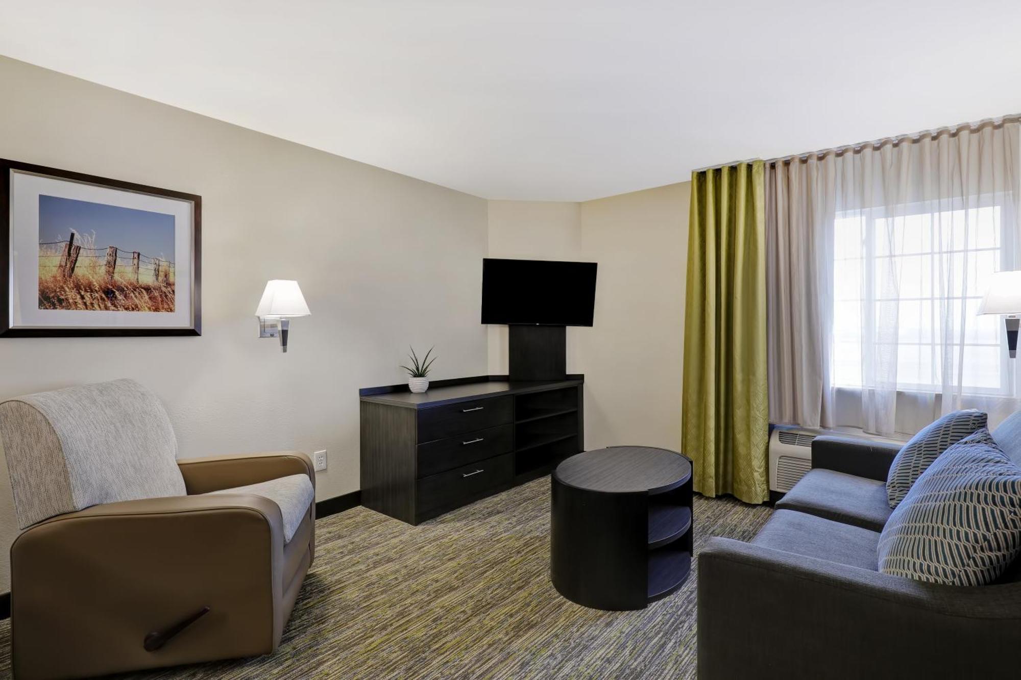 One-Bedroom Queen Suite Non-Smoking