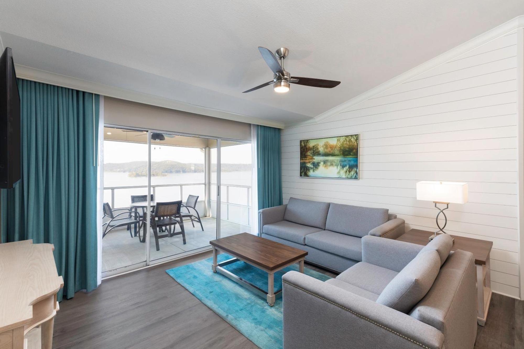 One Bedroom Lake View Deluxe Villa