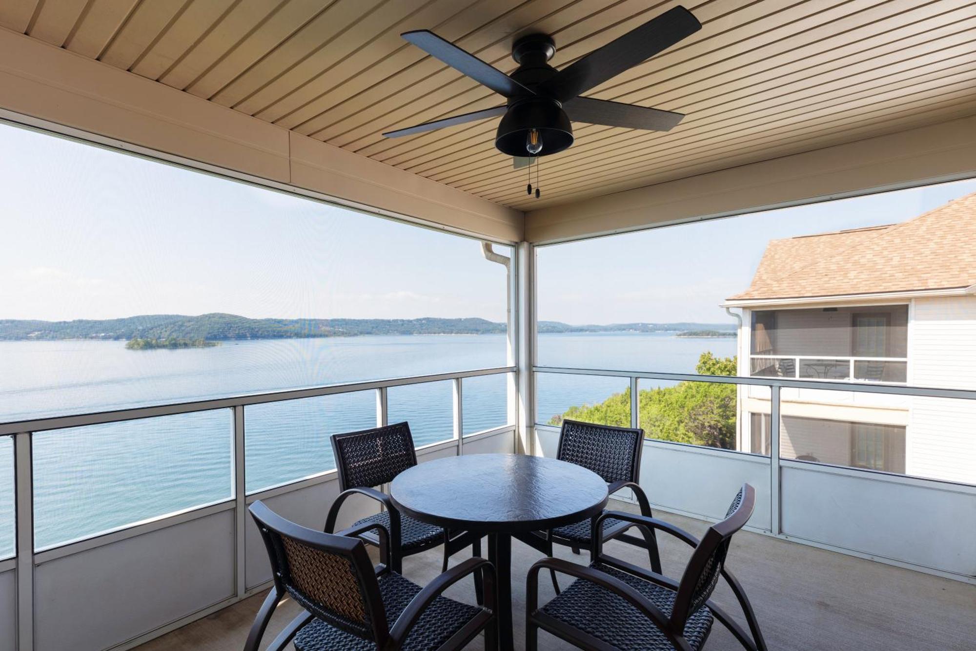 One Bedroom Lake View Deluxe Villa