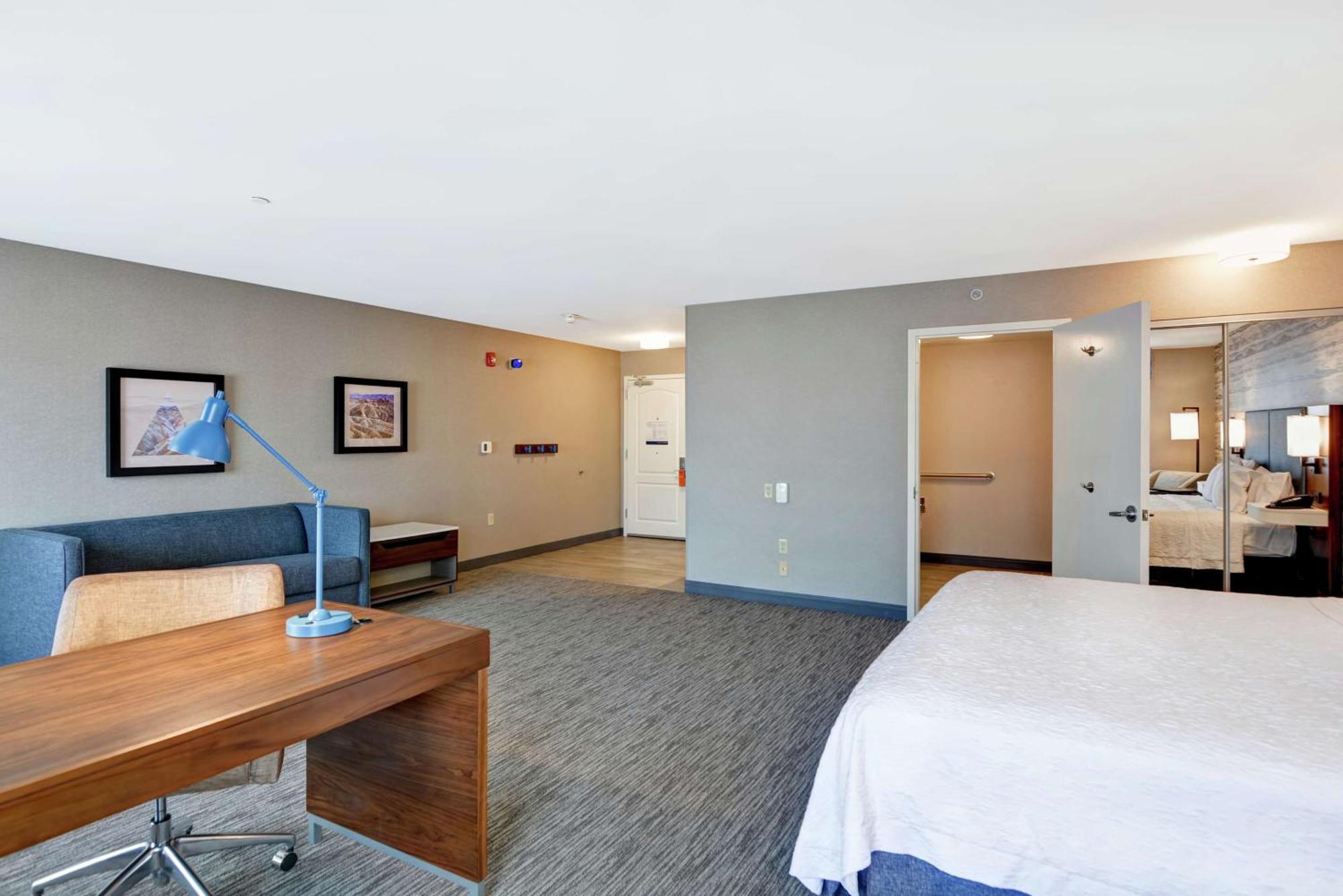 Queen Room Two Queen Beds Mobility Hearing Access or Non-Smoking