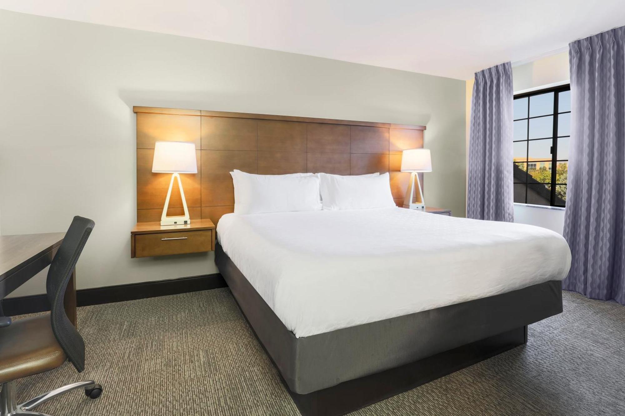 Two-Bedroom Suite,1281600811:JPEG