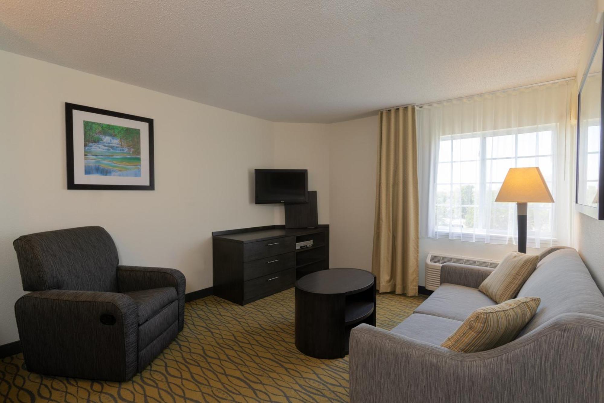 One-Bedroom King Suite,1281618463:JPEG