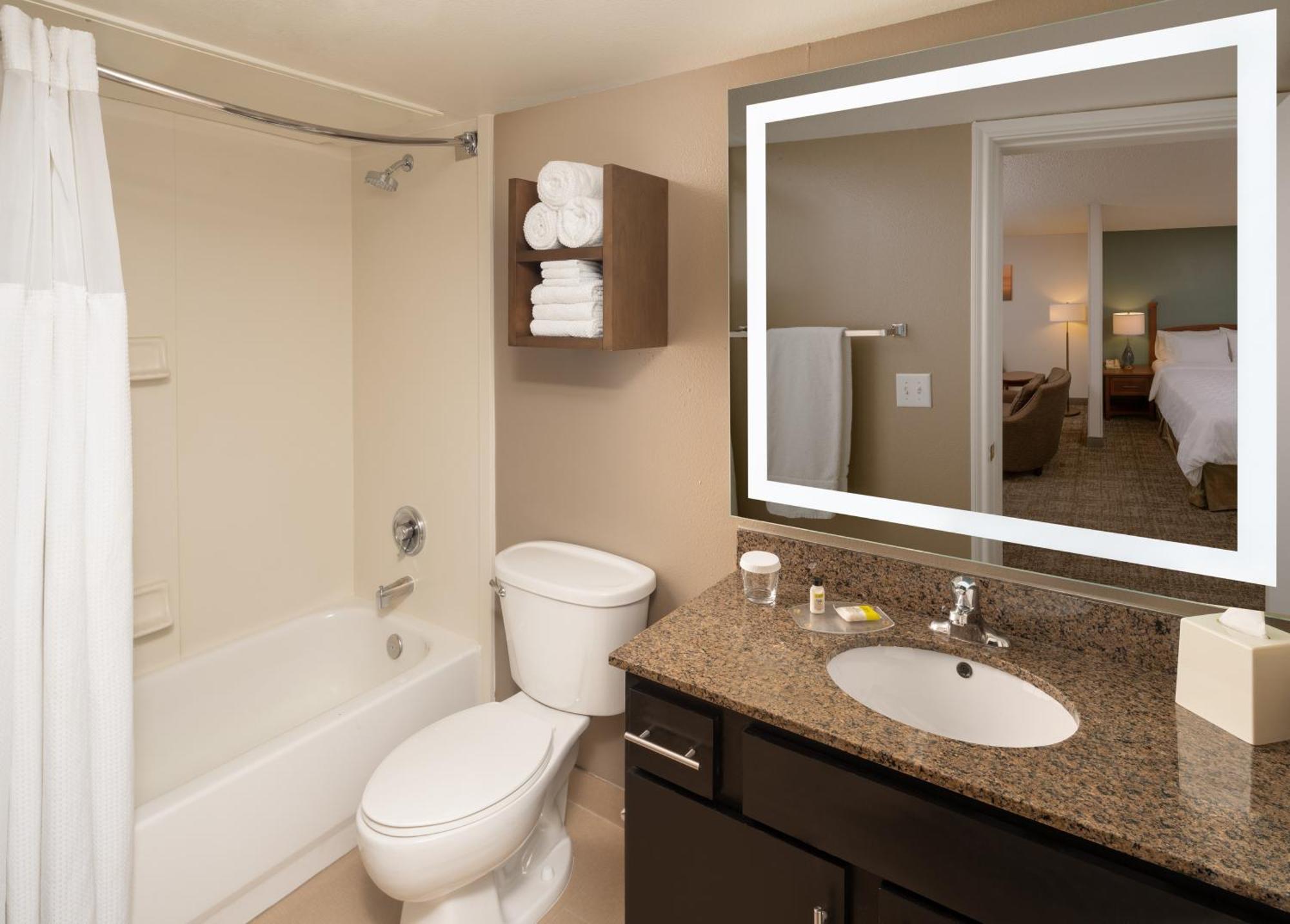 Studio Queen Suite