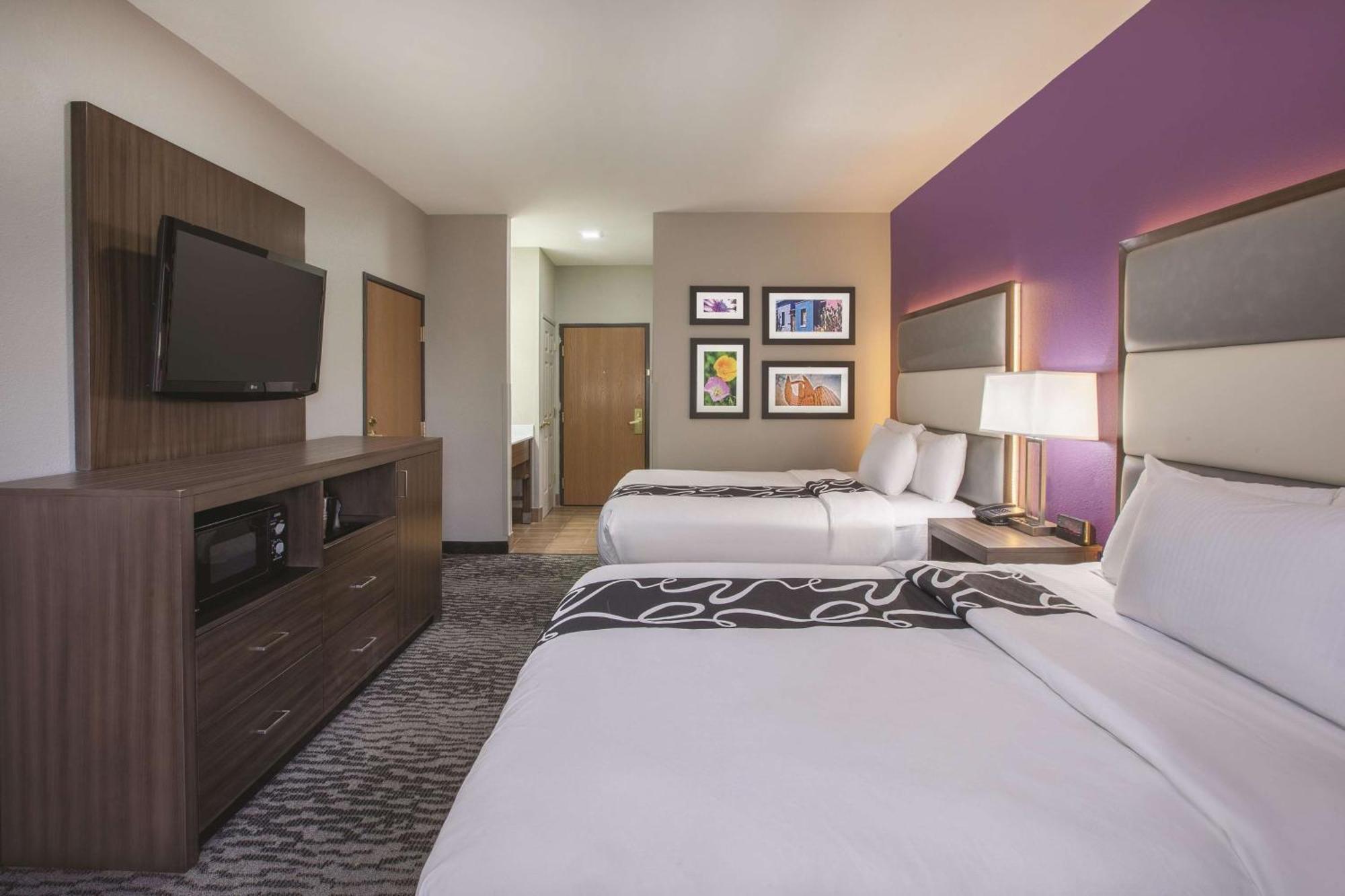 Deluxe Queen Room Two Queen Beds