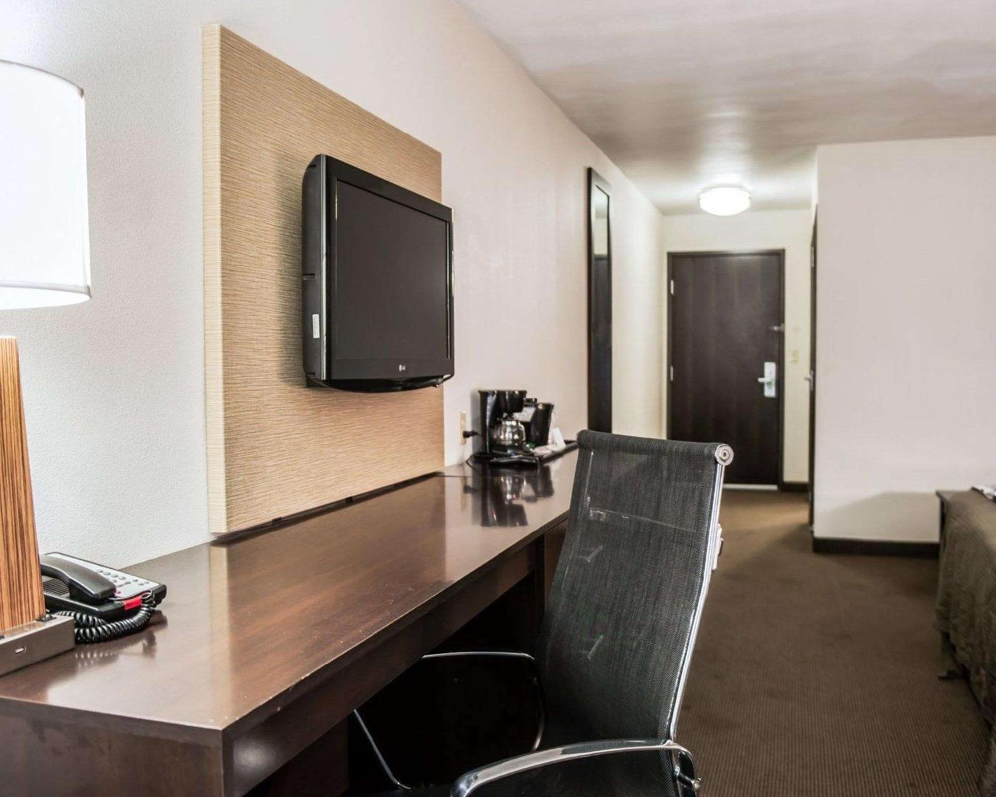 Queen Suite with Two Queen Beds - Non-Smoking