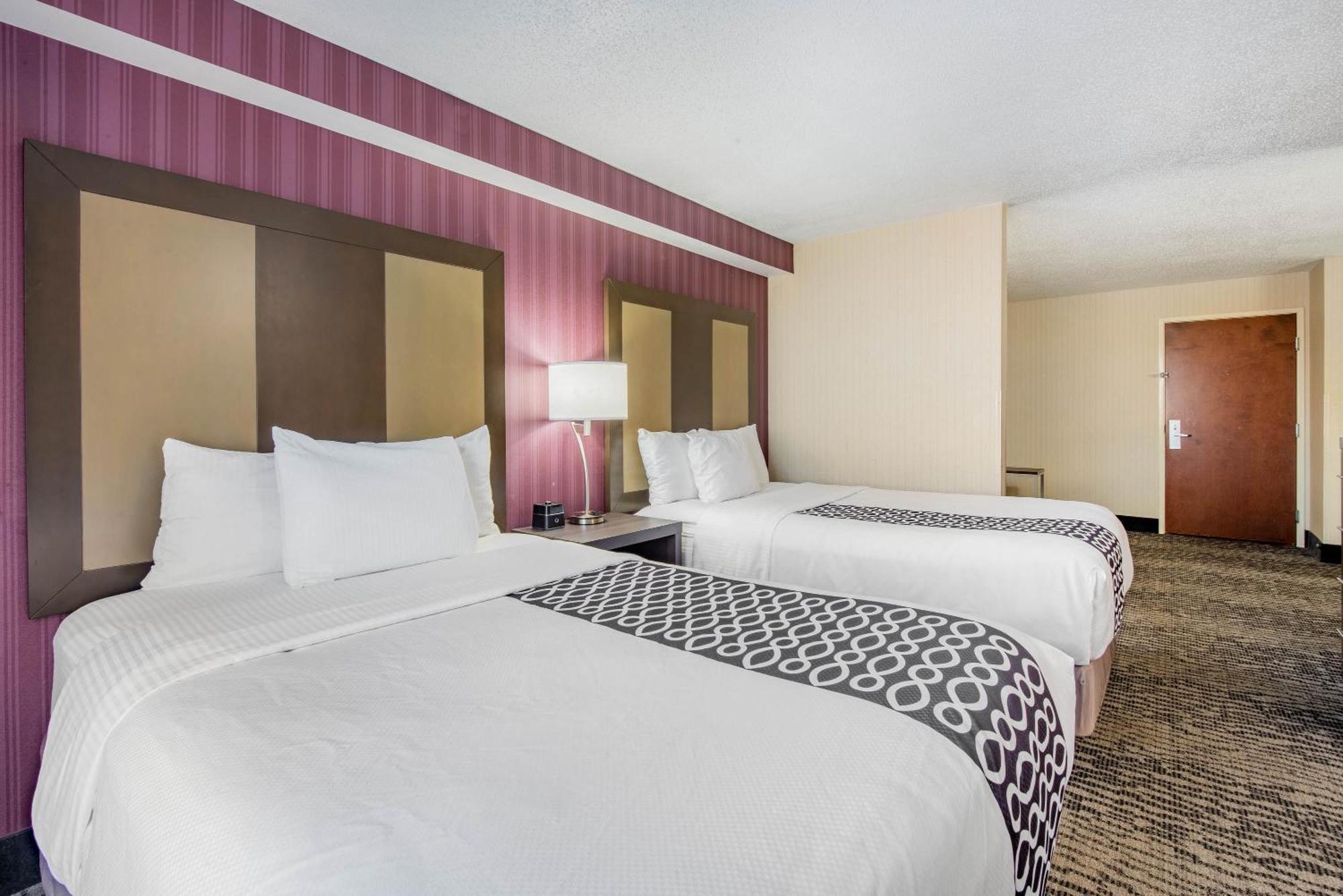 Studio Suite Two Double Beds Non-Smoking