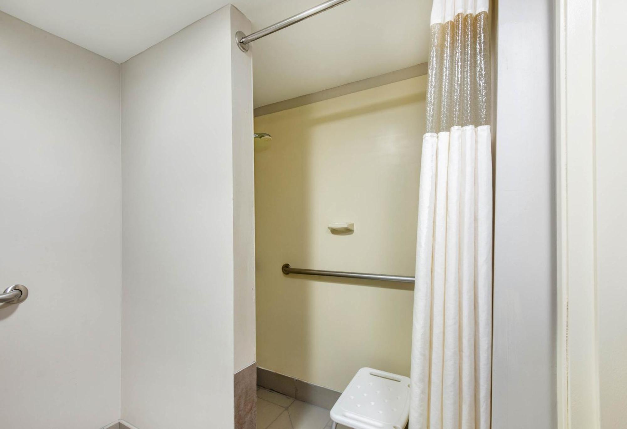 King Room Mobility or Hearing Impaired Access Non-Smoking
