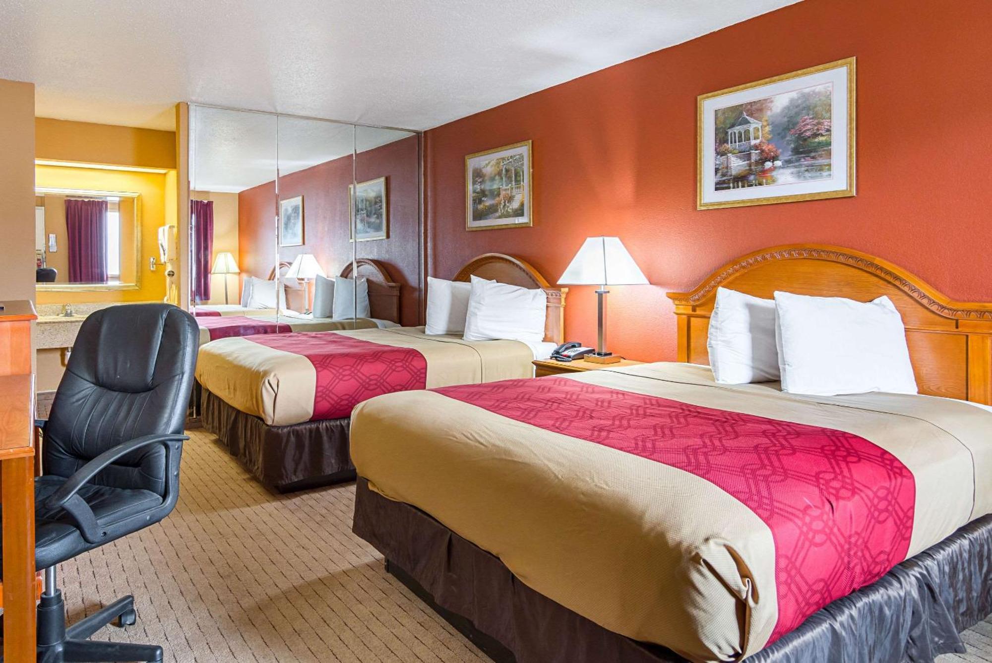 Queen Room Two Queen Beds Smoking