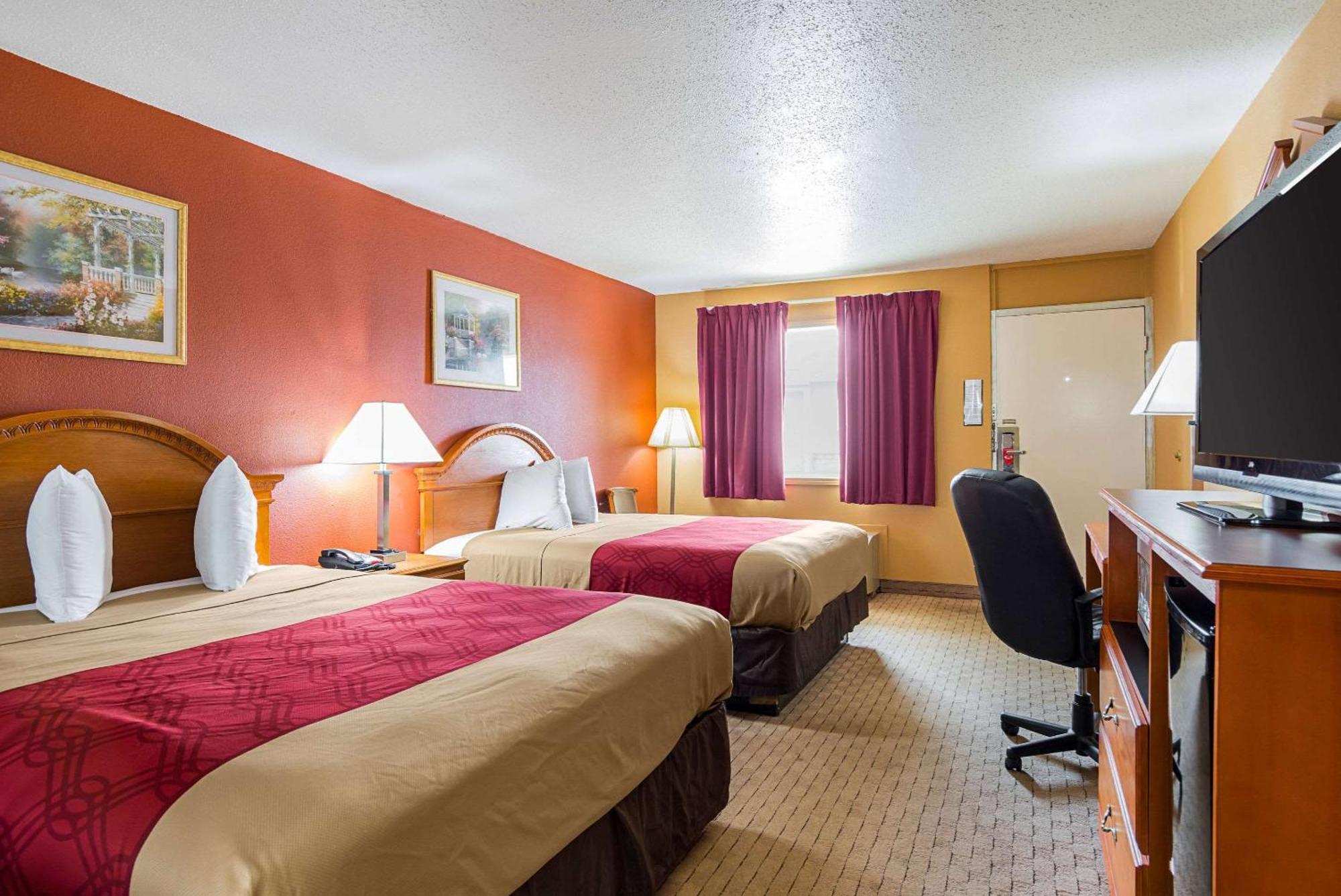 Queen Room Two Queen Beds Smoking