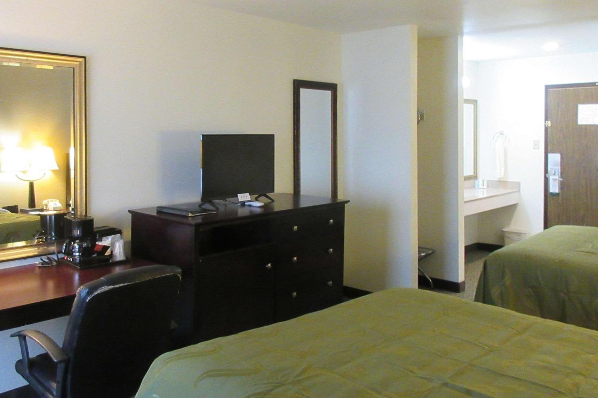 Queen Room with Two Queen Beds - Non-Smoking