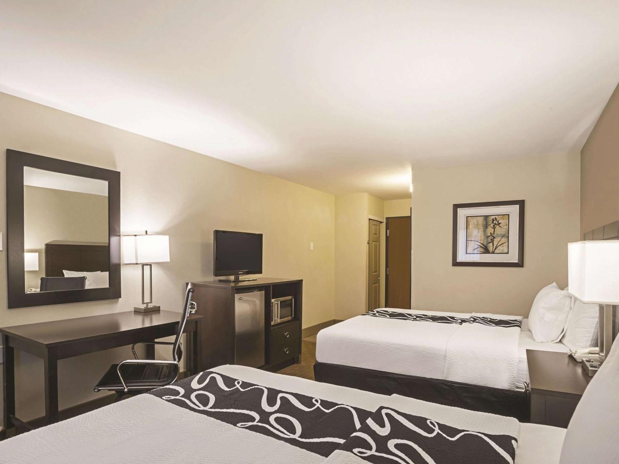 Deluxe Queen Room Two Queen Beds