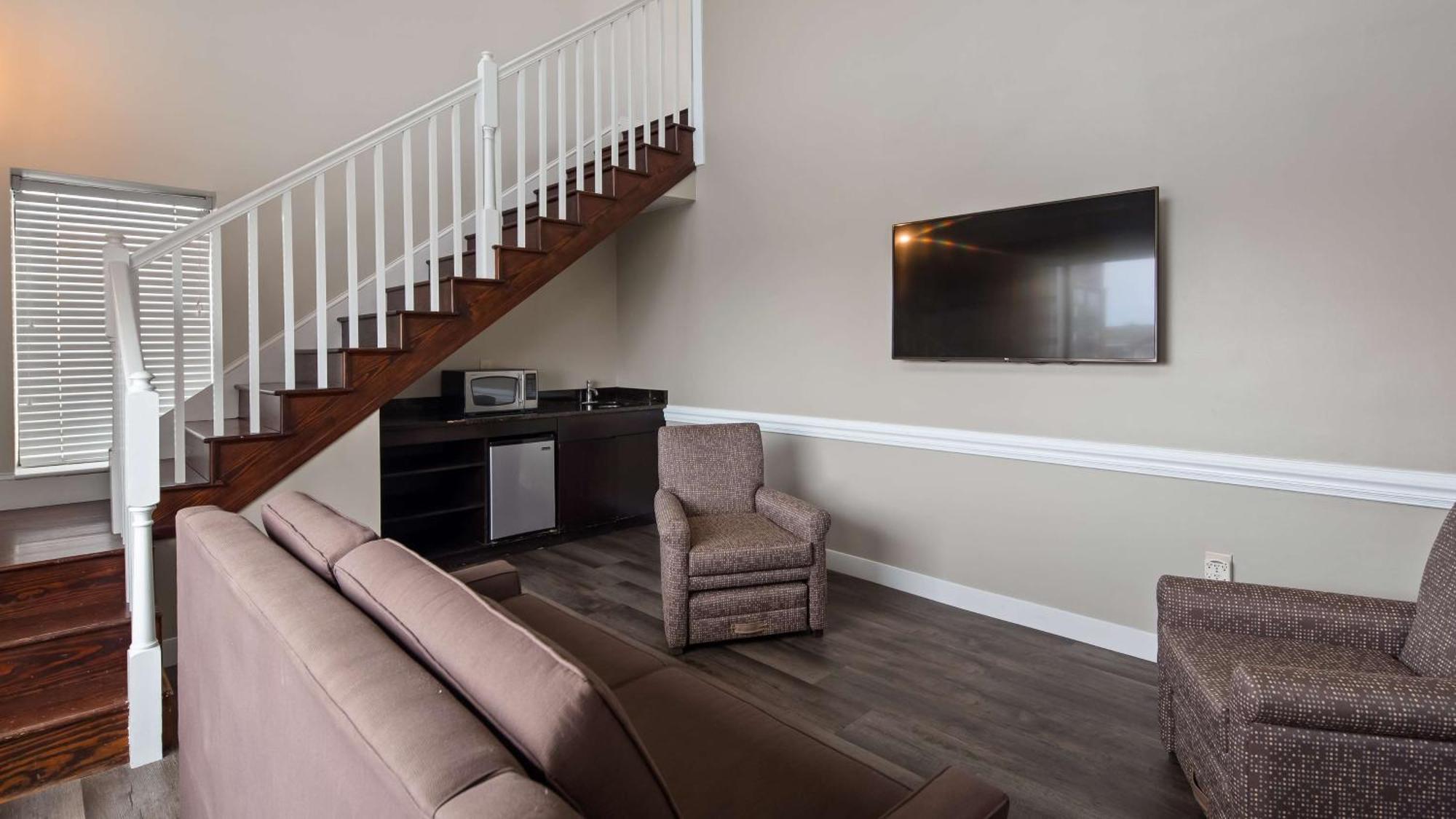 King Suite Sofa Bed River View Non-Smoking