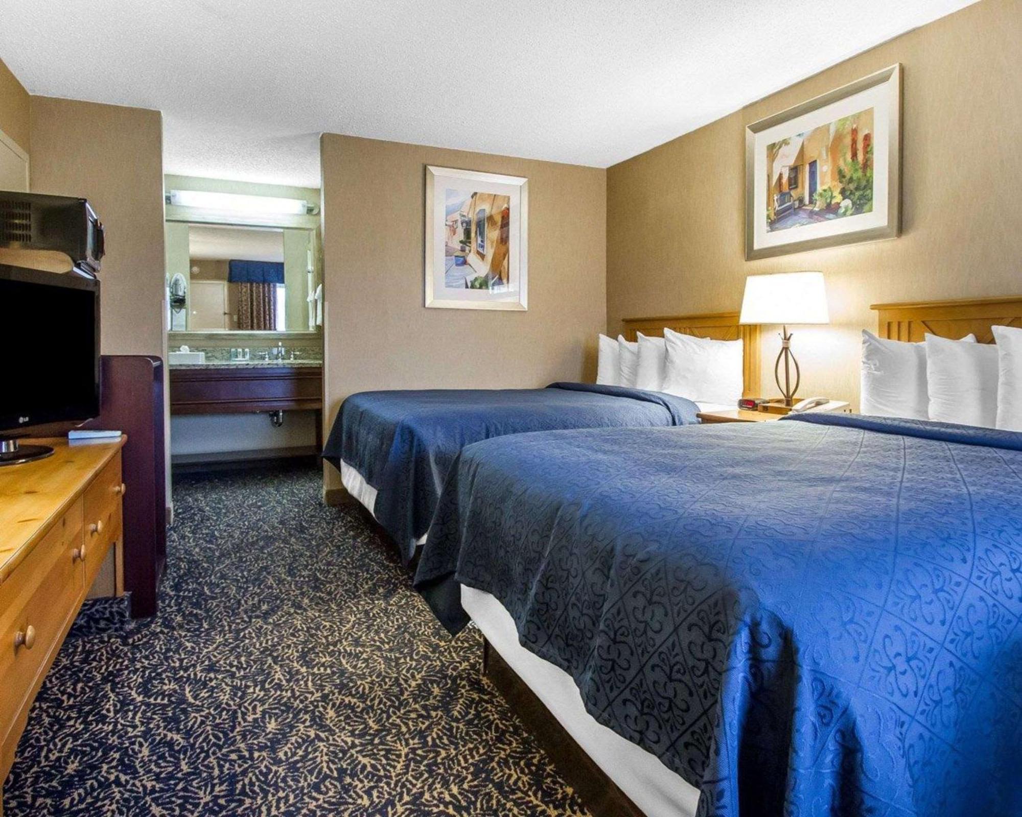 Queen Room Two Queen Beds Non-Smoking