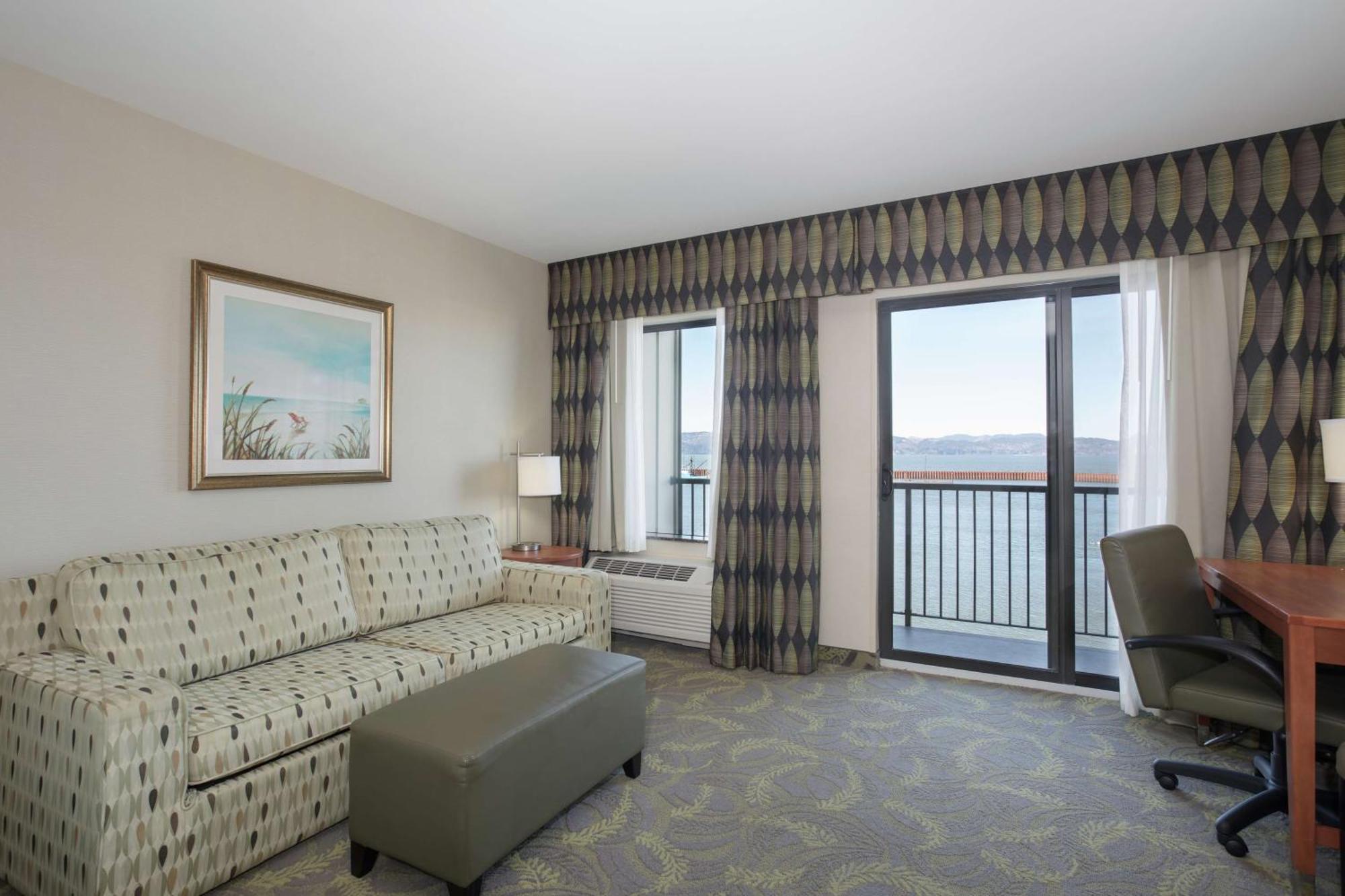 King Room with Balcony and River View - Non-Smoking