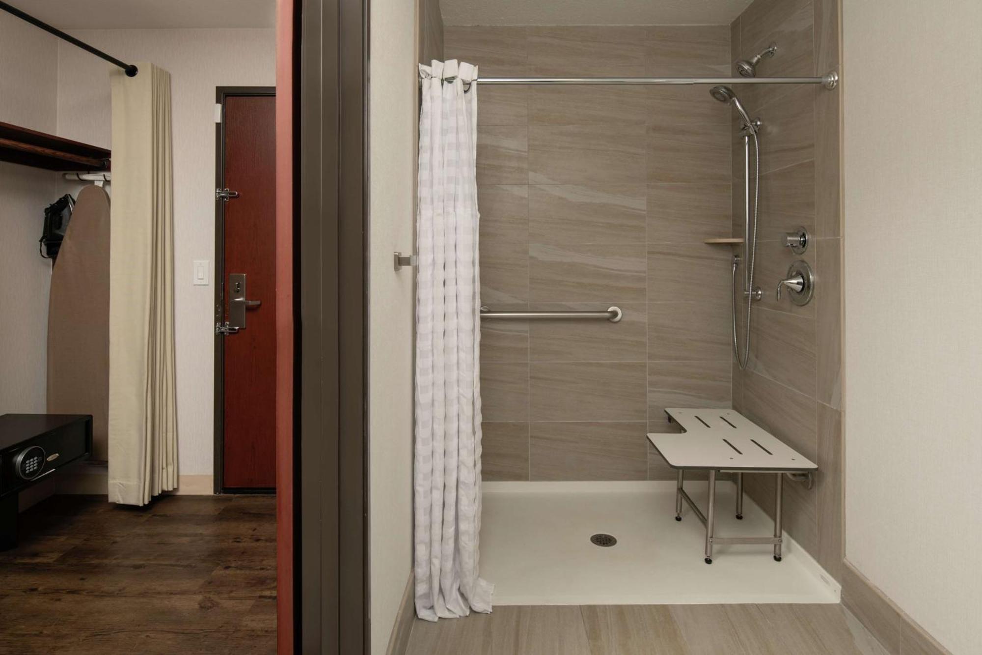 King Room with Accessible Tub - Mobility and Hearing Access