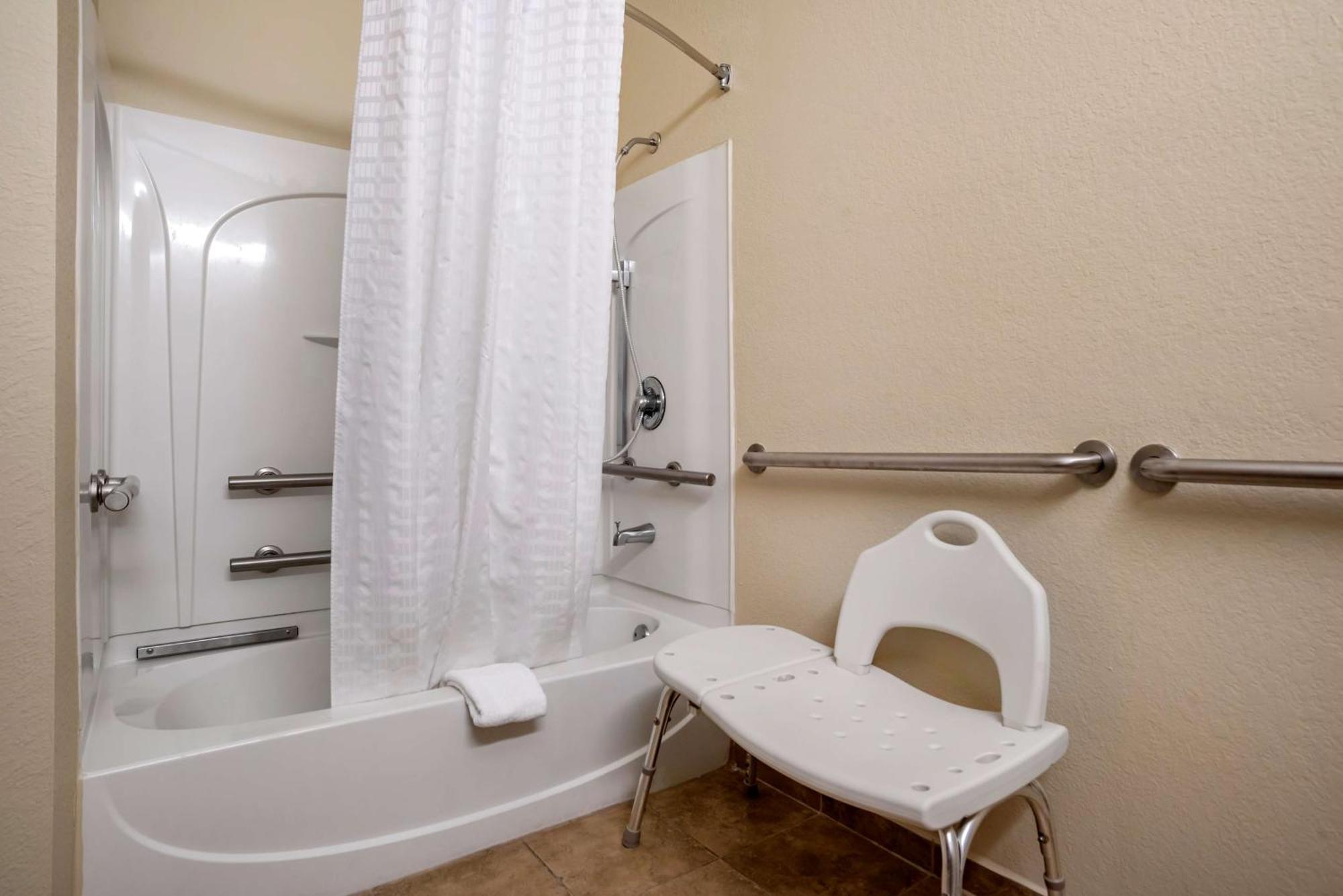 King Room Bath Tub Mobility Accessible,1282064044:JPEG