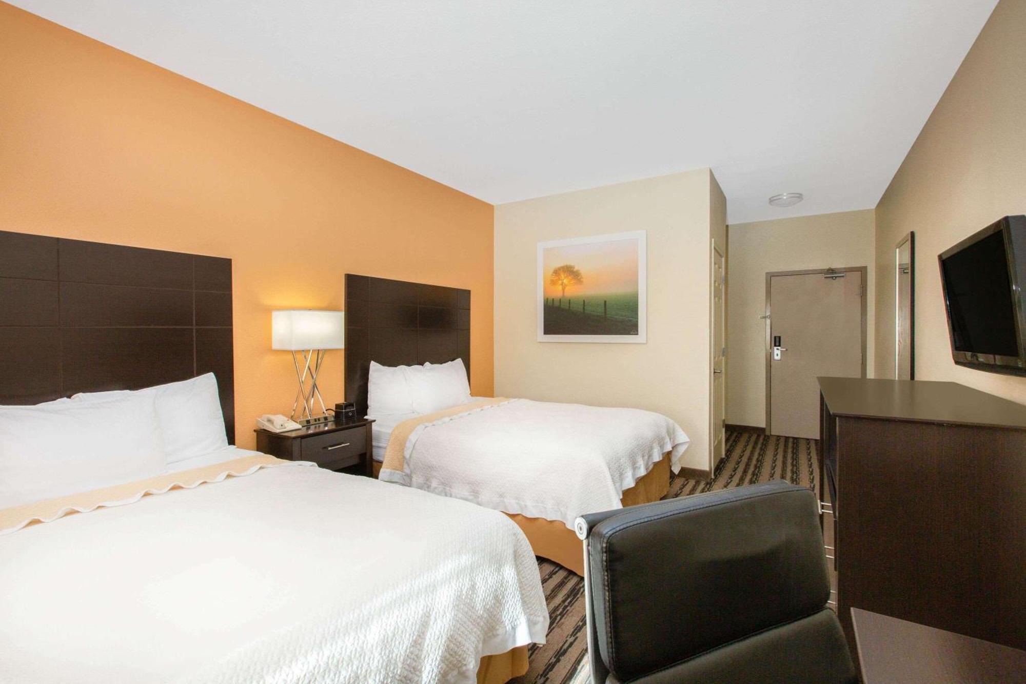 Queen Room Two Queen Beds Mobility or Hearing Access Non-Smoking