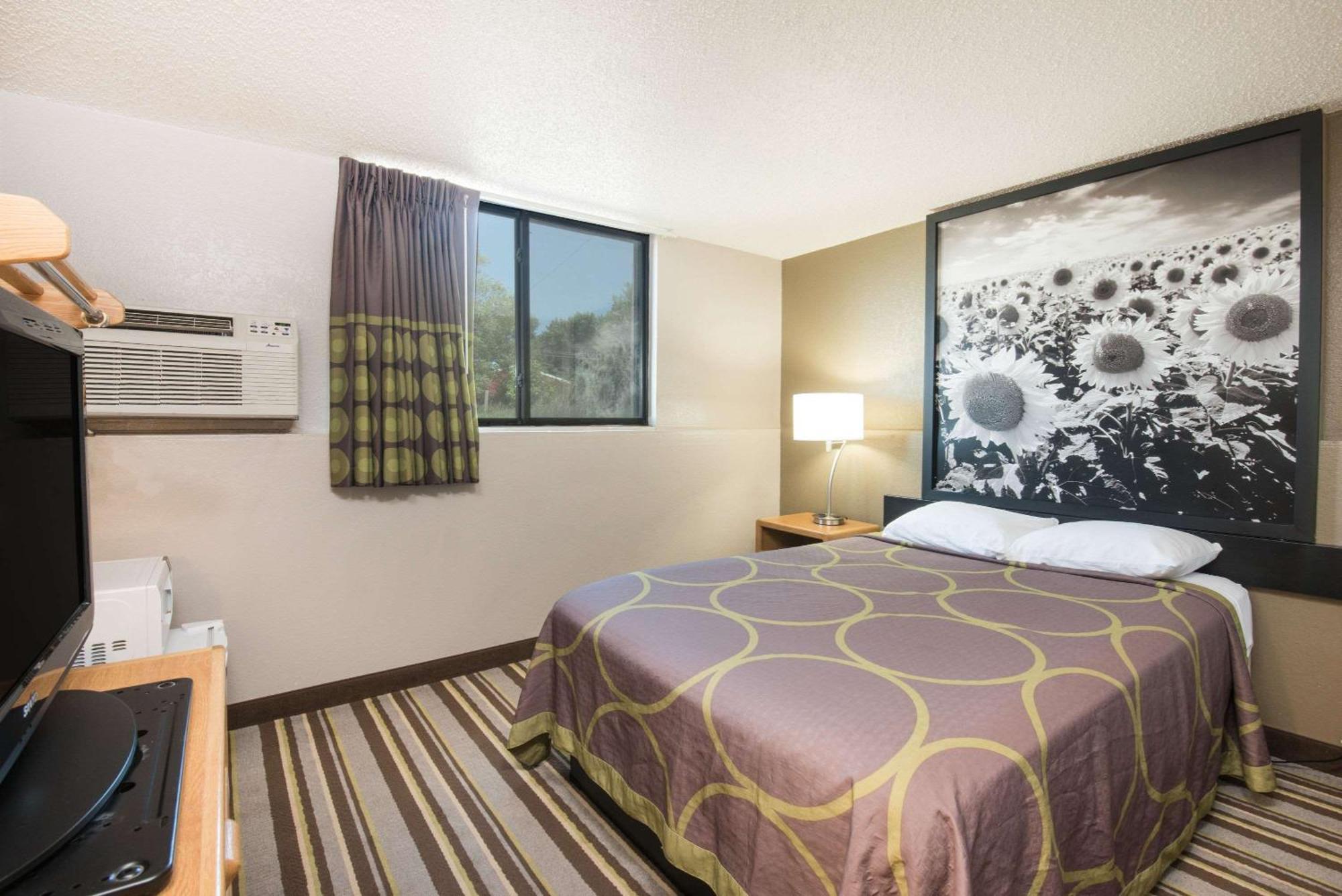 King Room - Disability Access - Non-Smoking