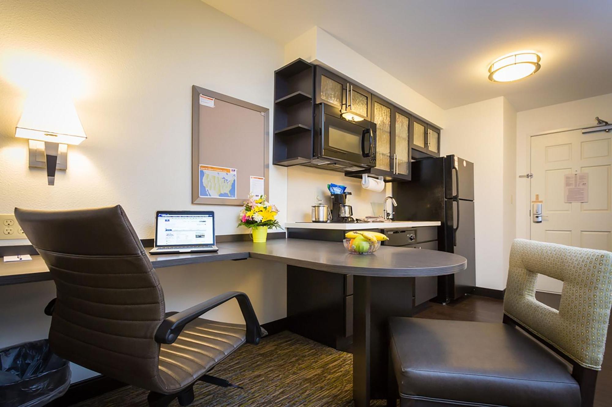 One-Bedroom King Suite with Hearing Accessible
