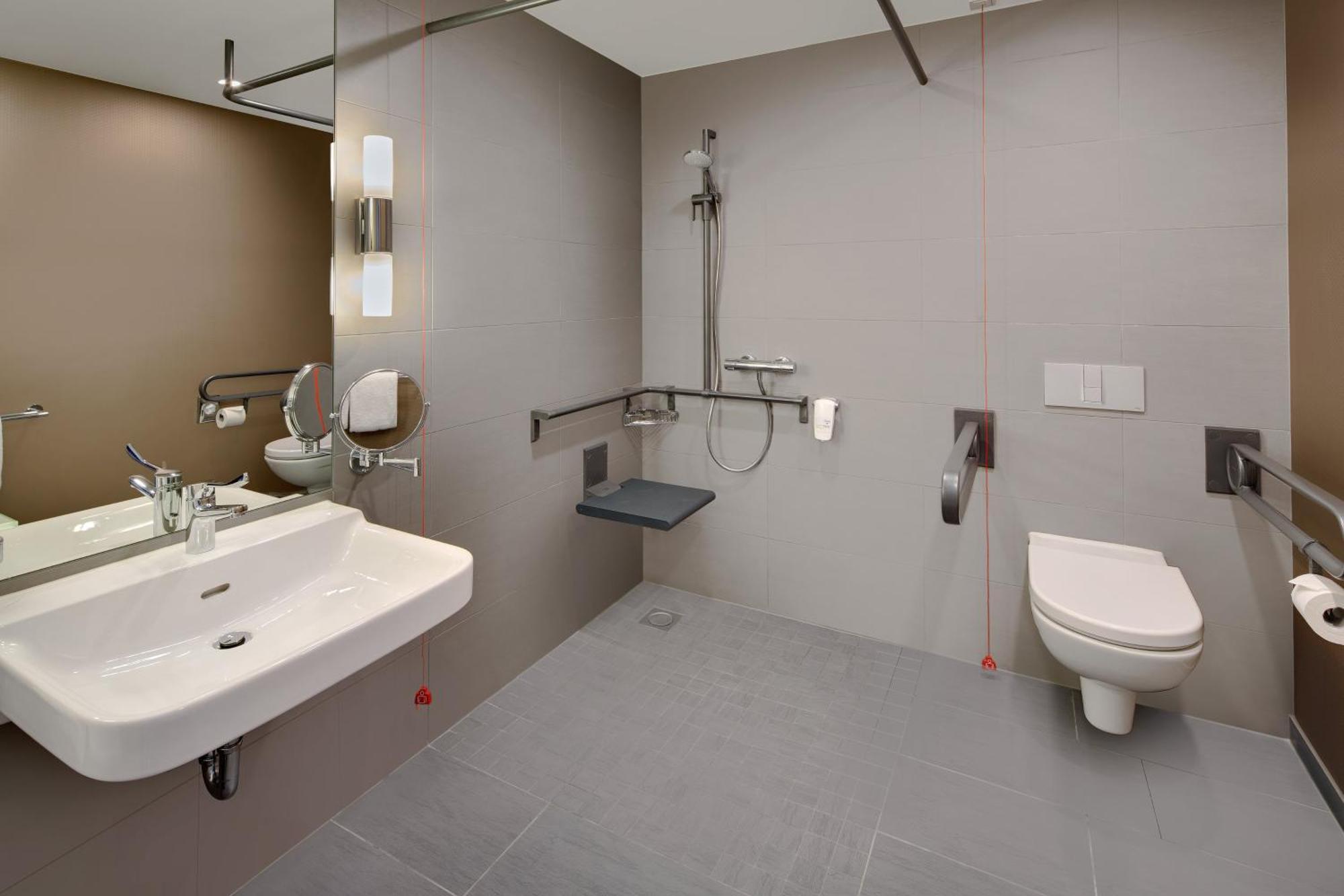 Queen Room Accessible