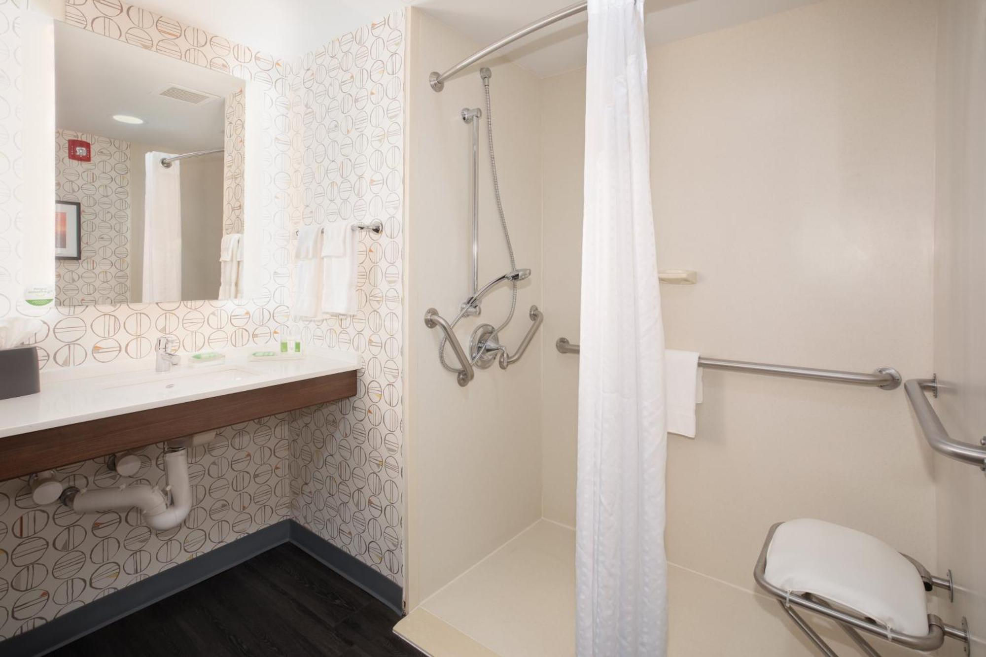 Standard King Room Roll Shower Communications Access,1282484224:JPEG