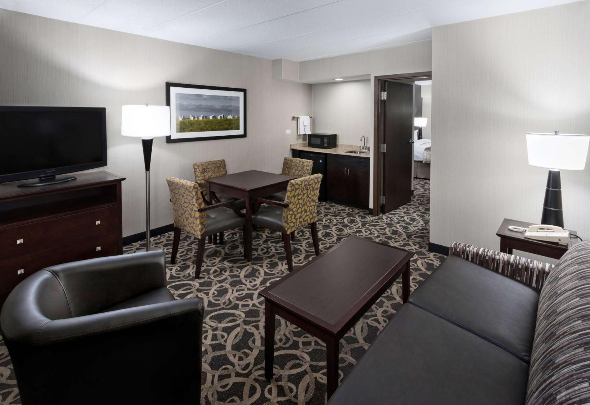 King Suite Separate Living Area Non-Smoking