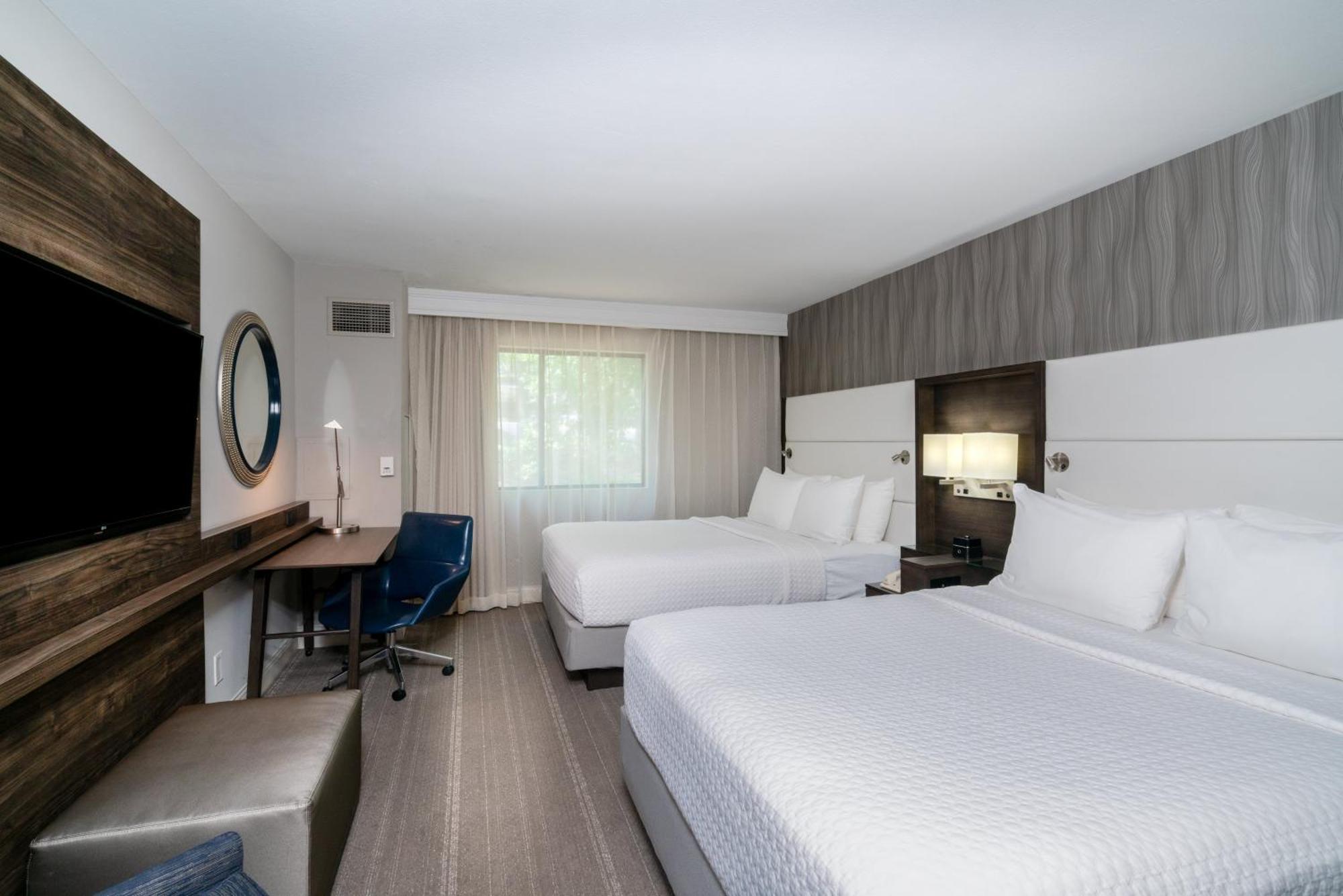 Queen Room with Two Queen Beds - Hearing Accessible/Non-Smoking