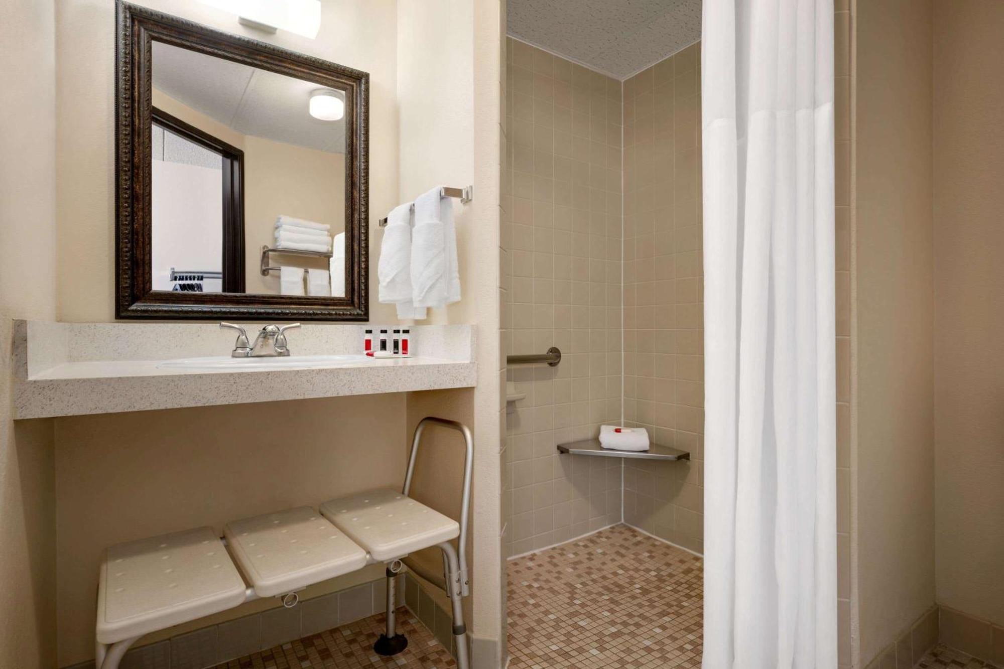 Std Room Two Double Beds Disability Access or Non-Smoking