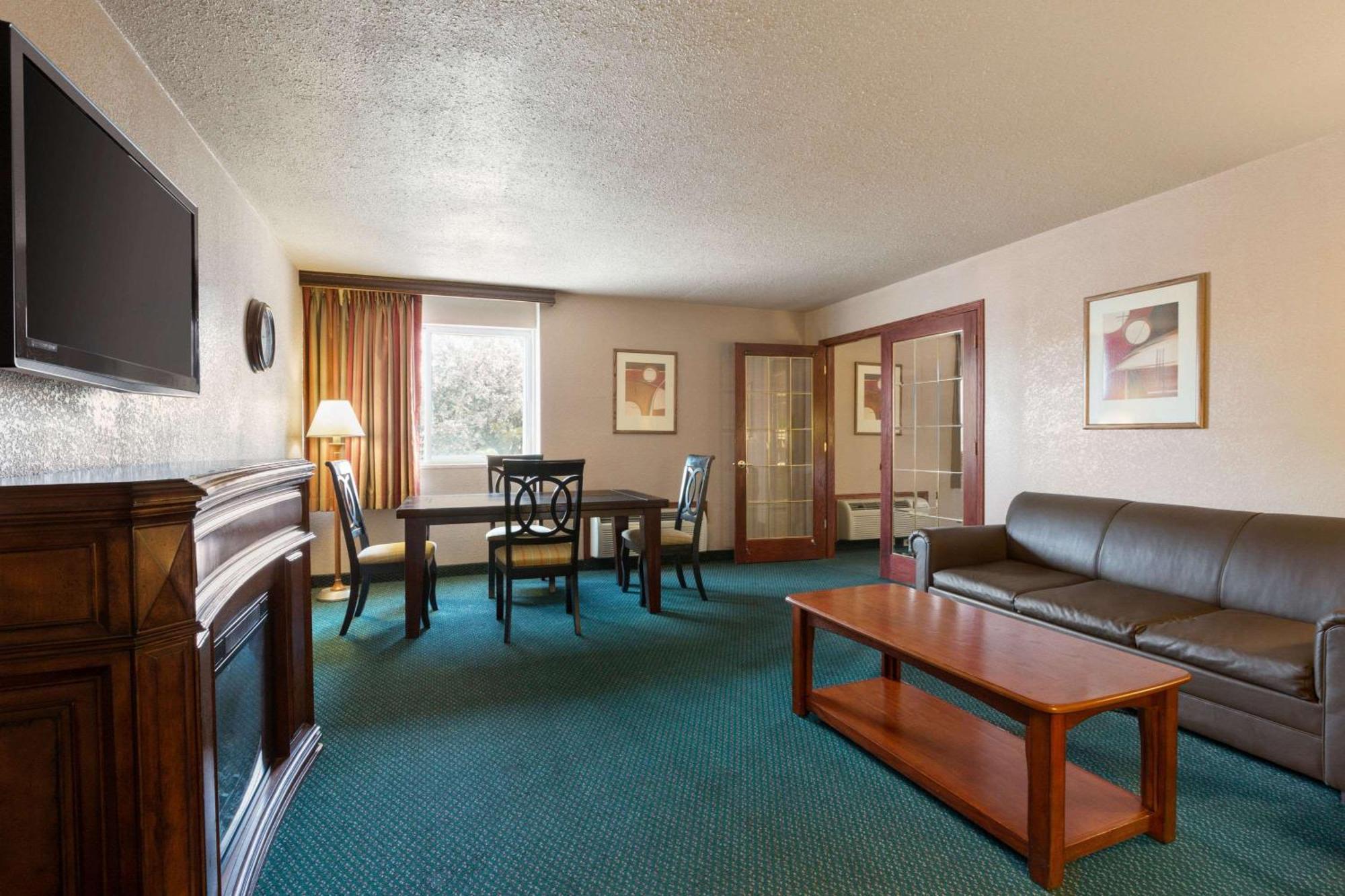 King Suite Non-Smoking