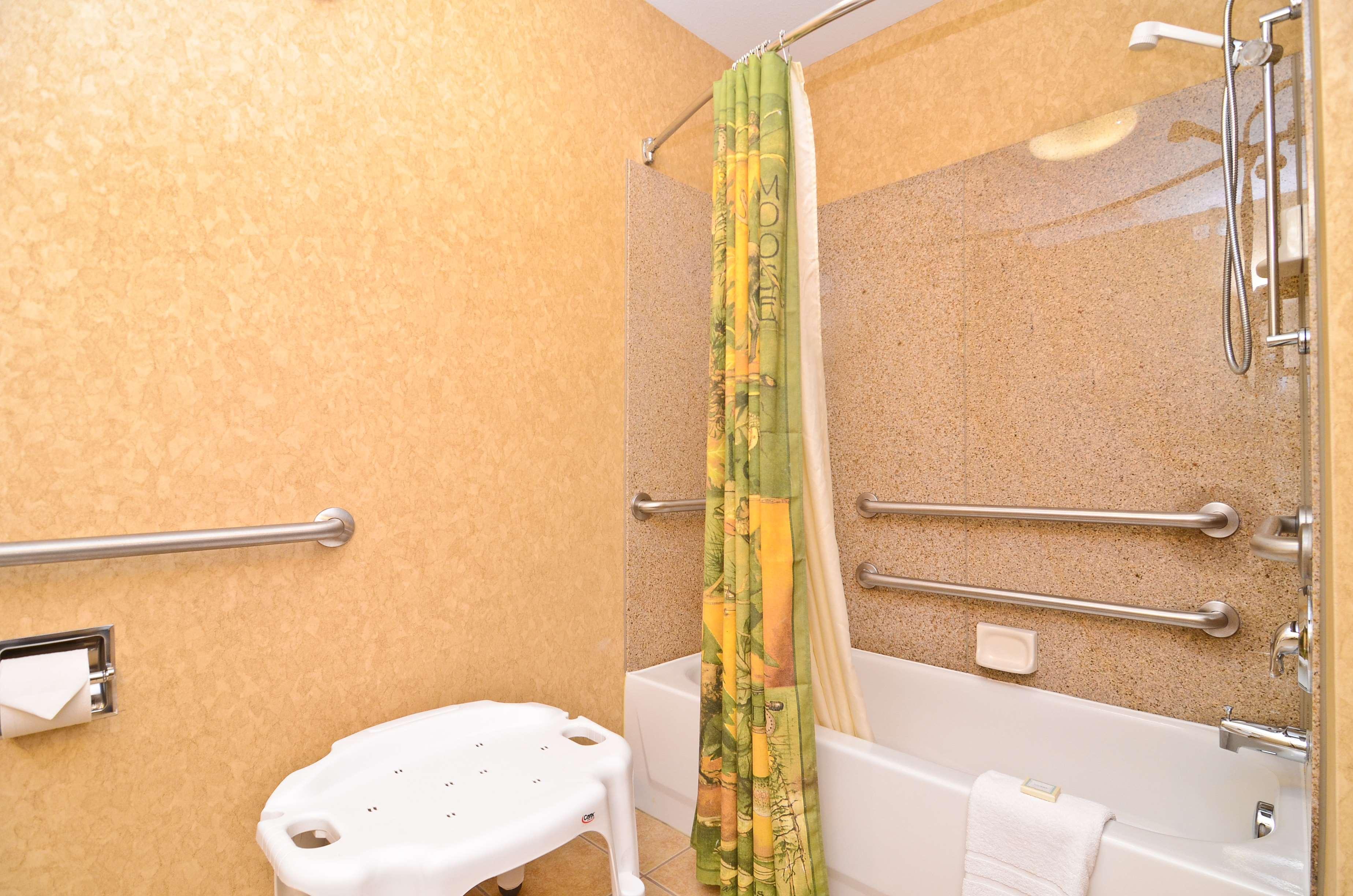 Queen Room with Two Queen Beds - Communication Assistance/Disability Access/Non-Smoking