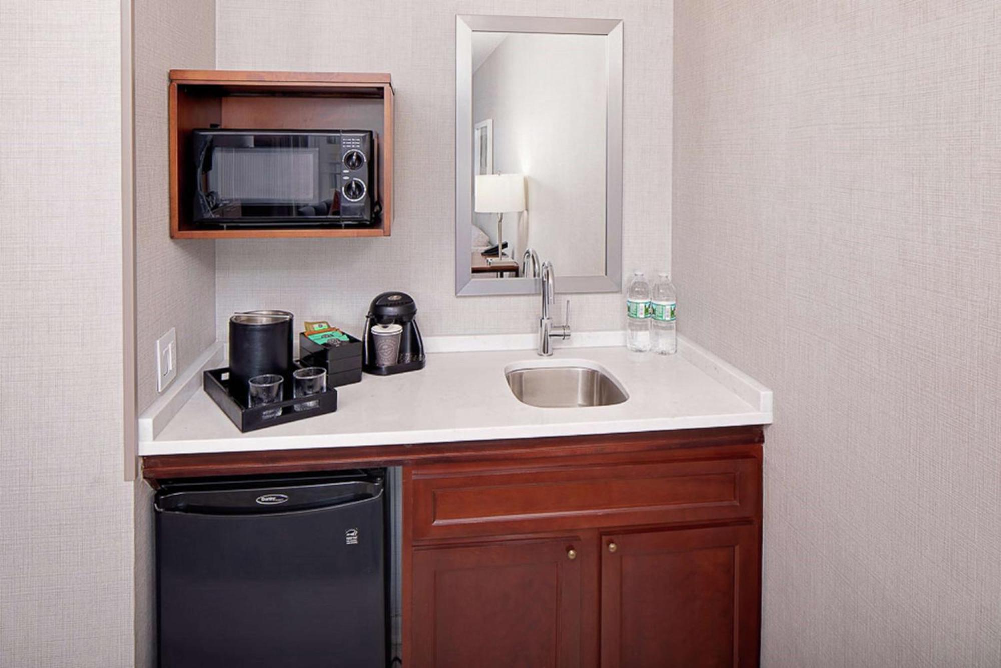 Two-Room Queen Suite Two Queen Beds