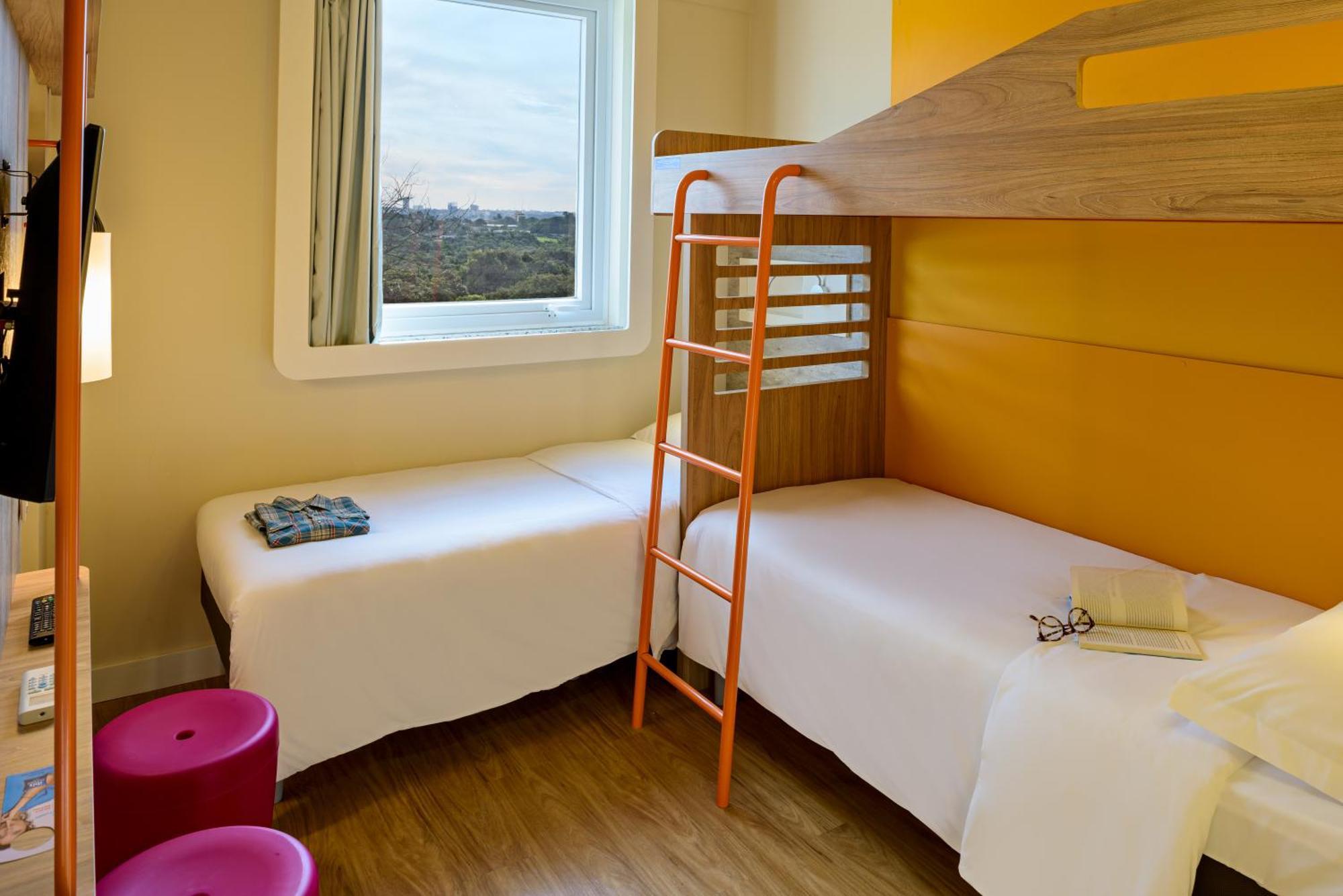 Quarto Standard com 3 Camas de Solteiro