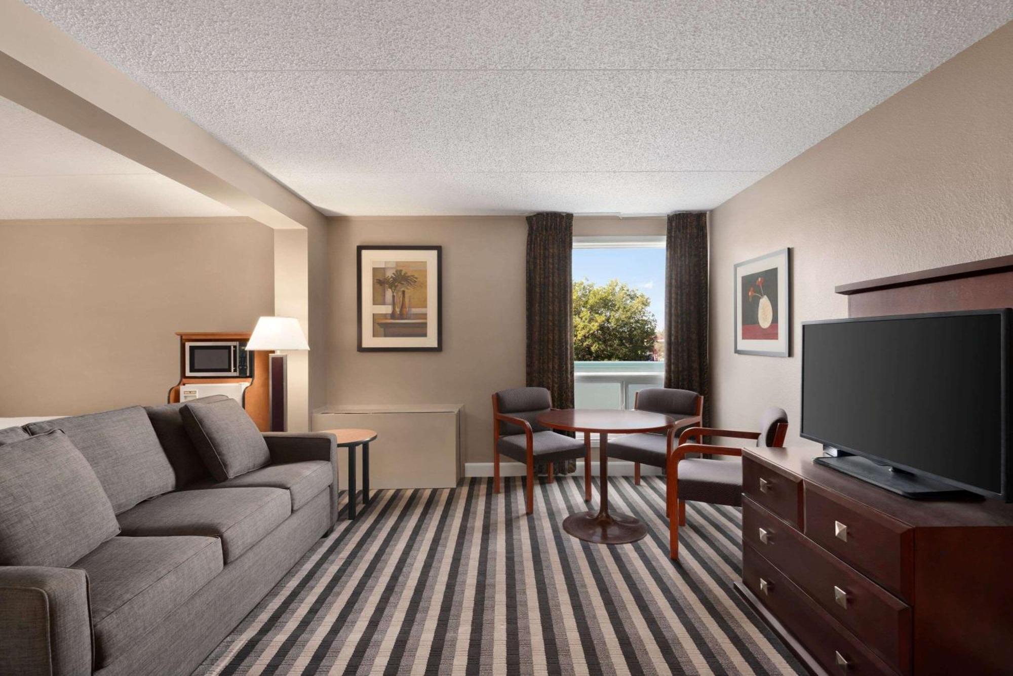 Suite Two Queen Beds Non-Smoking Not Pet Friendly