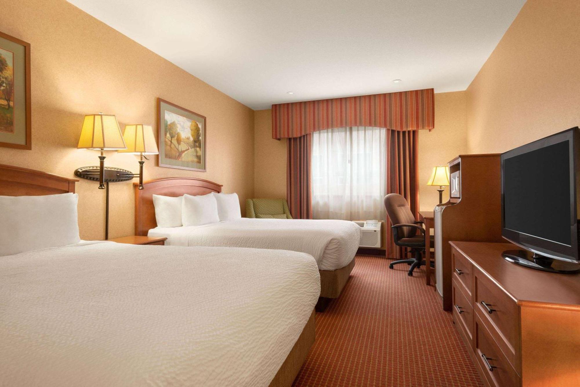 Queen Room Two Queen Beds Non-Smoking