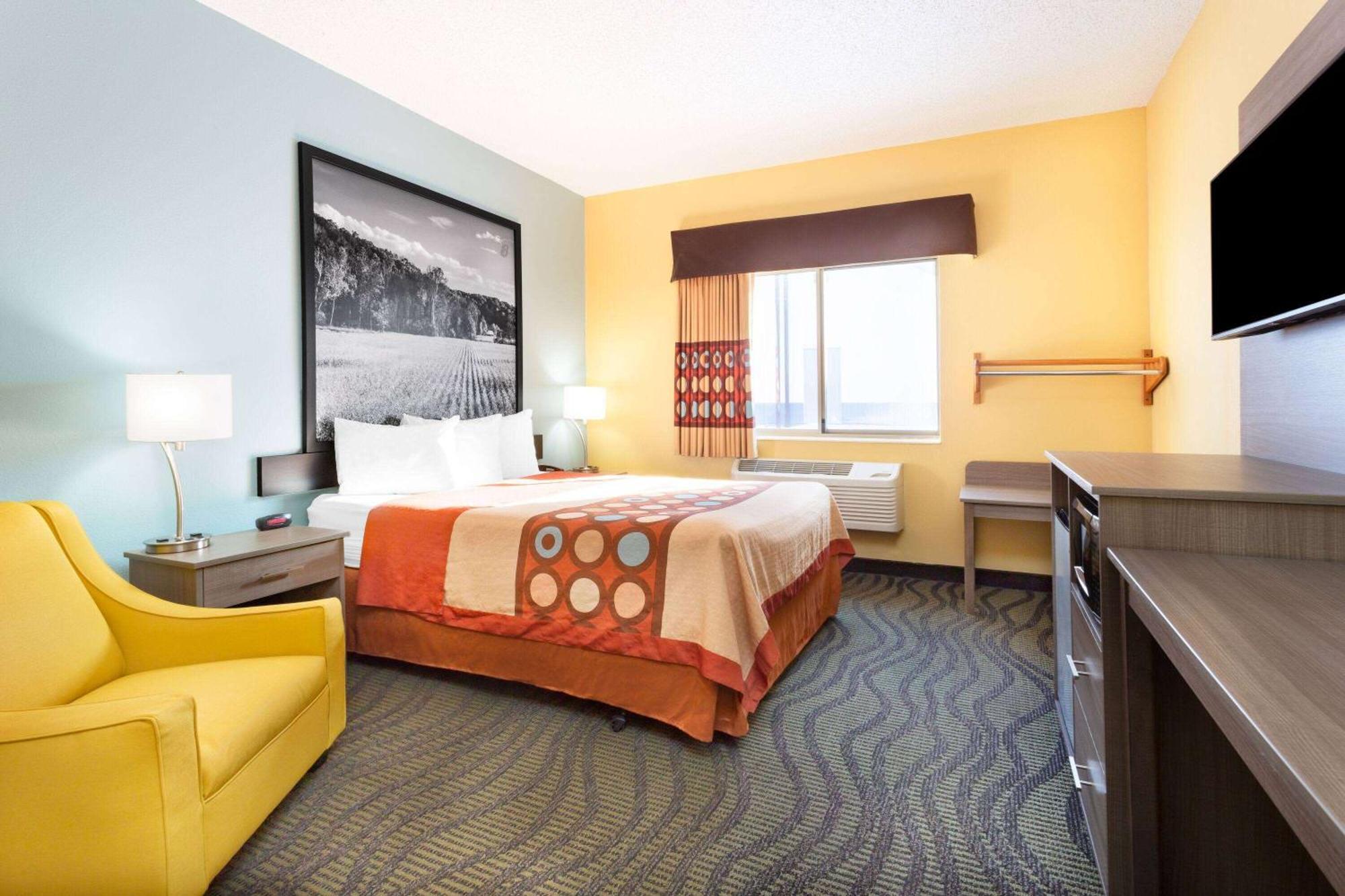1 Queen Bed, Mobility Accessible Room, Non-Smoking