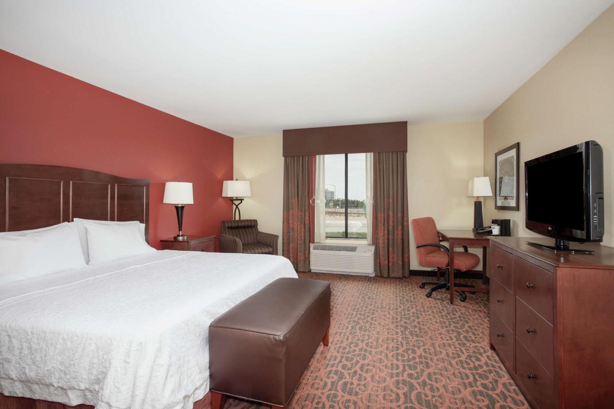 King Room Accessible Tub Mobility Hearing Access or Non-Smoking