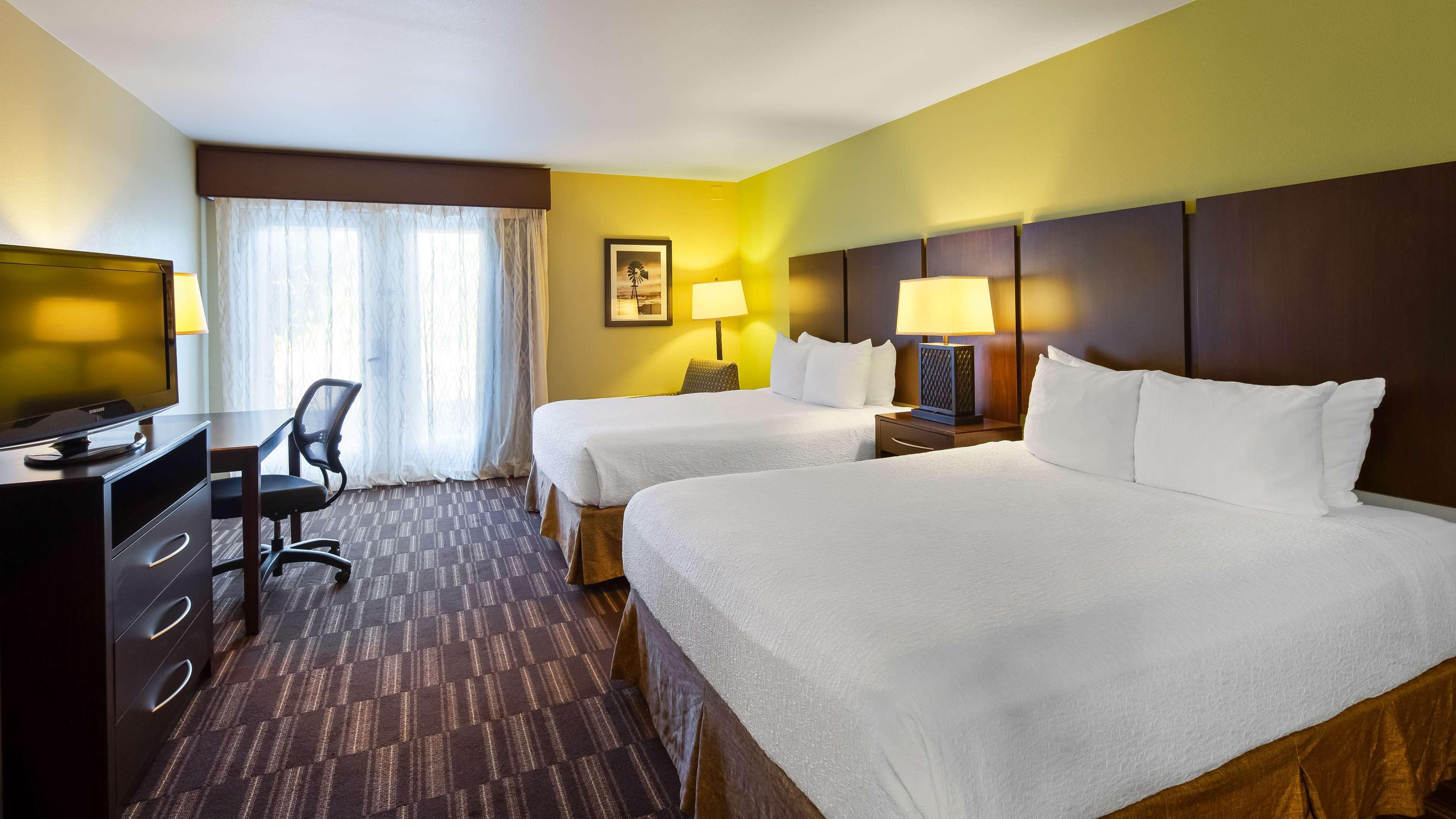 Queen Room Two Queen Beds Non-Smoking