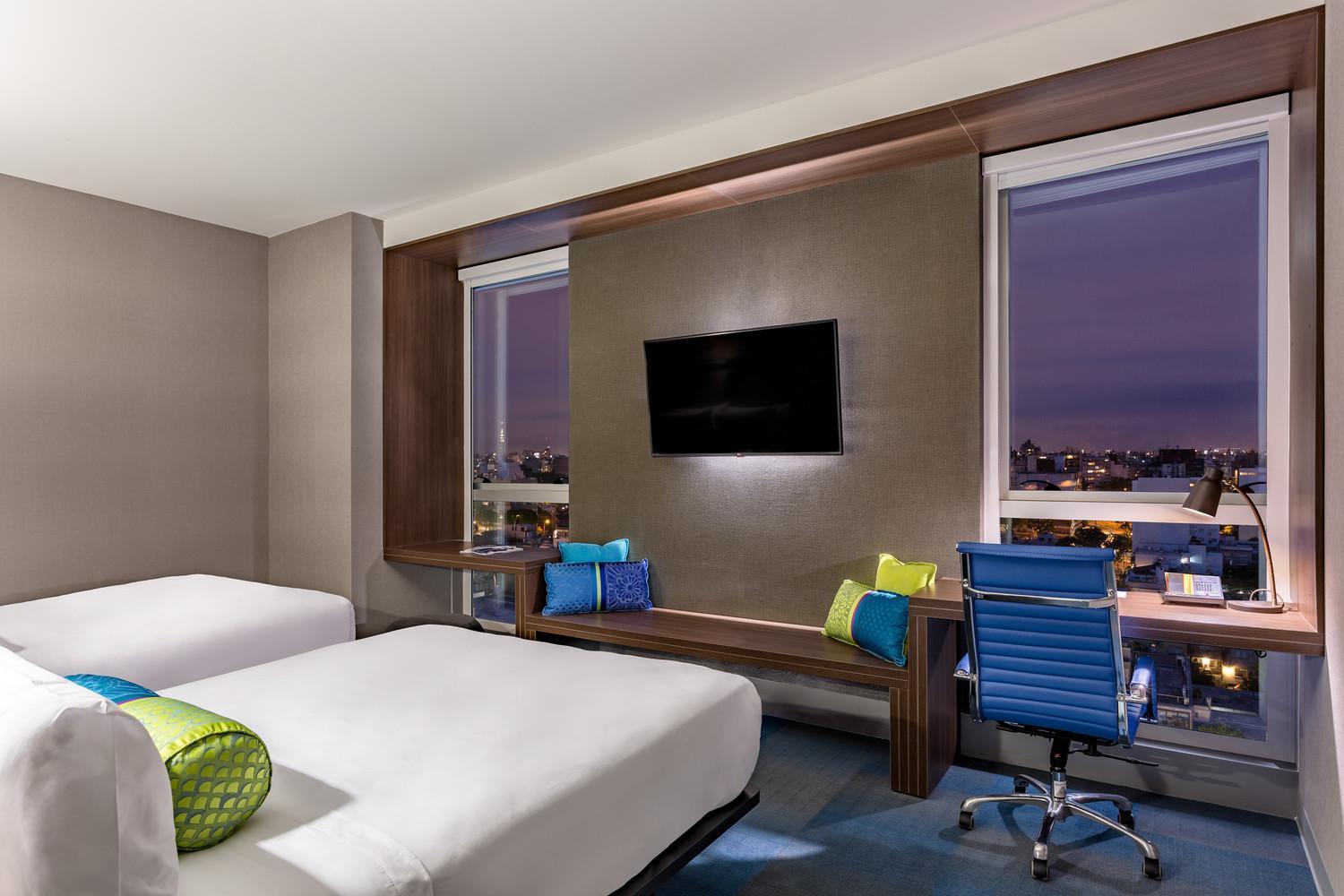 Quarto com 2 Camas Queen-size e Vista do Rio