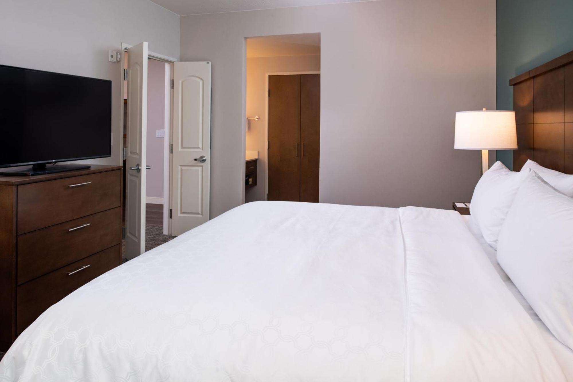One-Bedroom King Suite