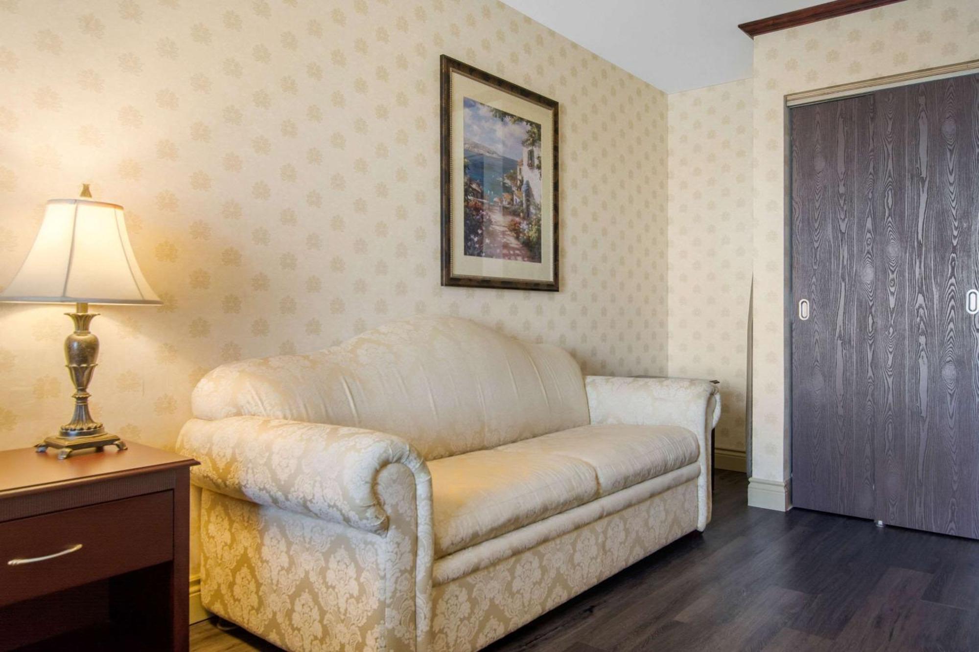 Queen Room - Disability Access/Non-Smoking