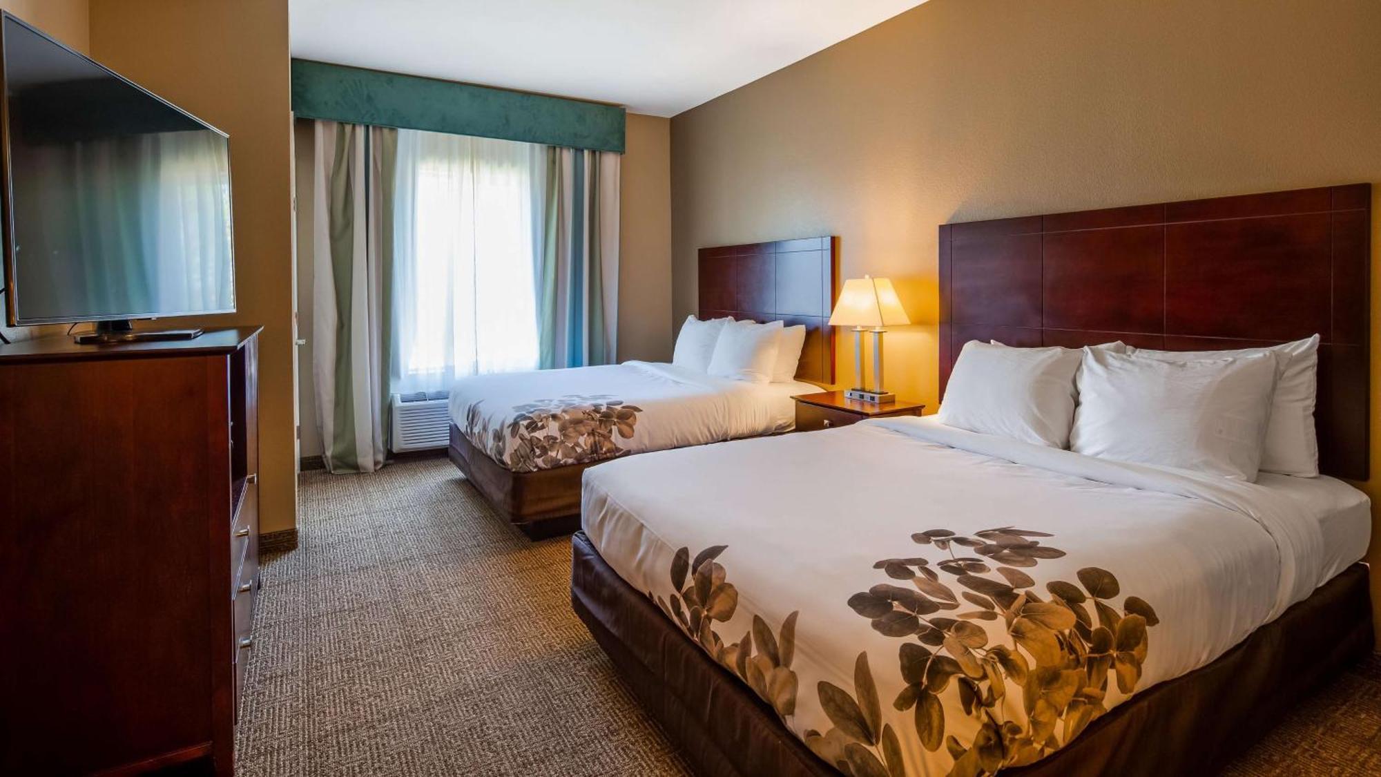 Queen Suite Two Queen Beds