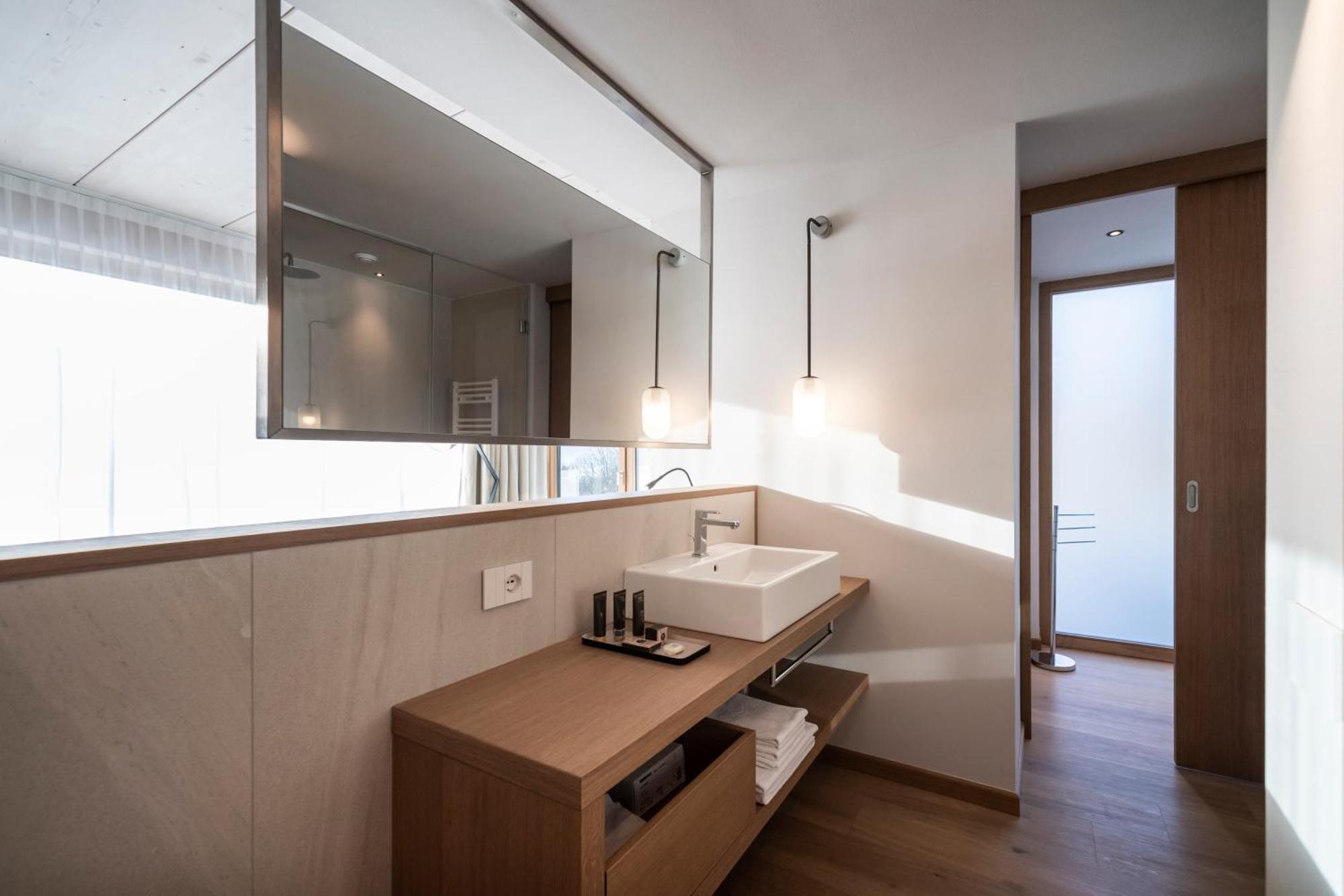 Deluxe Suite Spa Bath